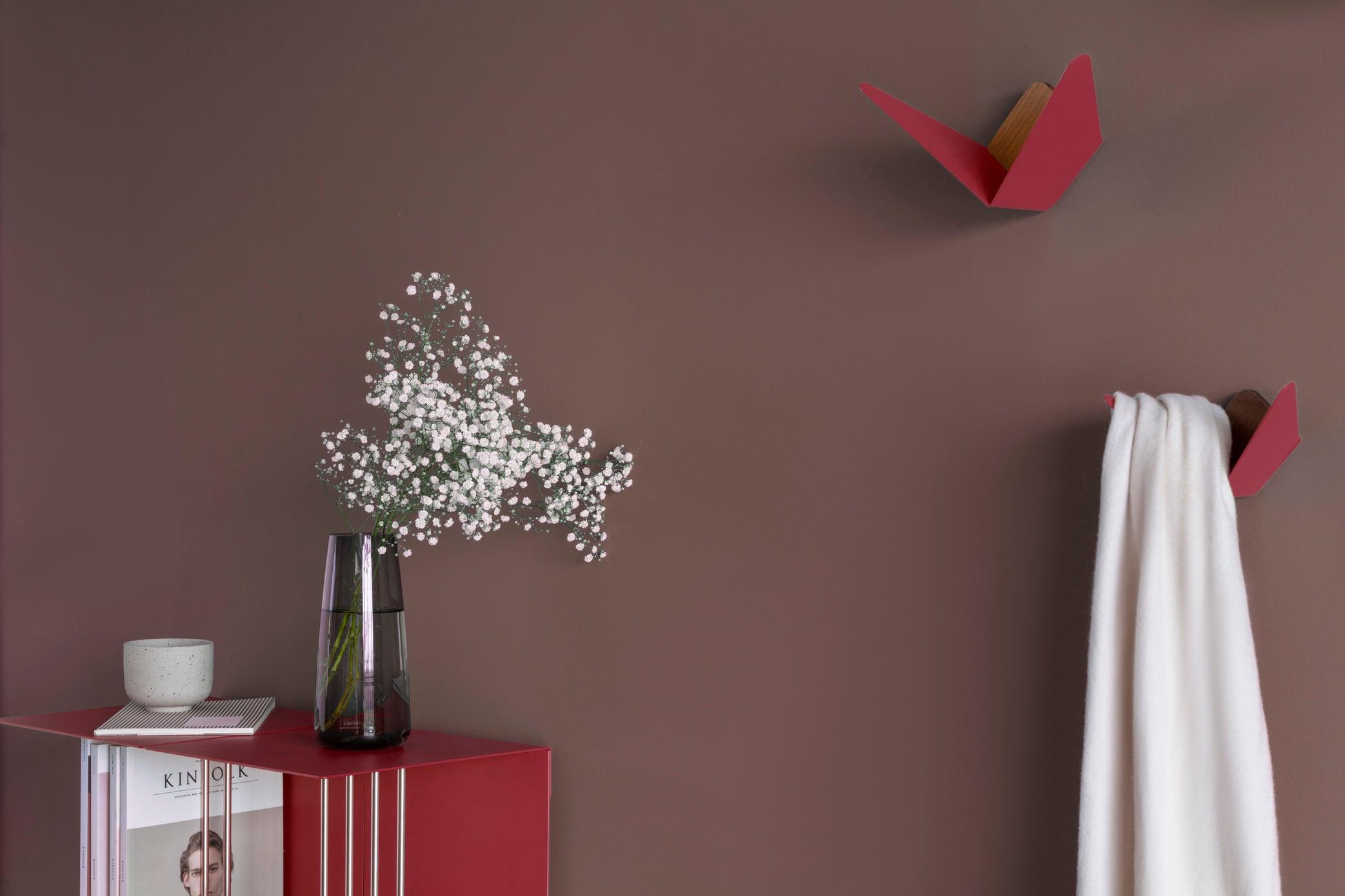 Wieszak BUTTERFLIES rubinowy UMAGE Eye on Design