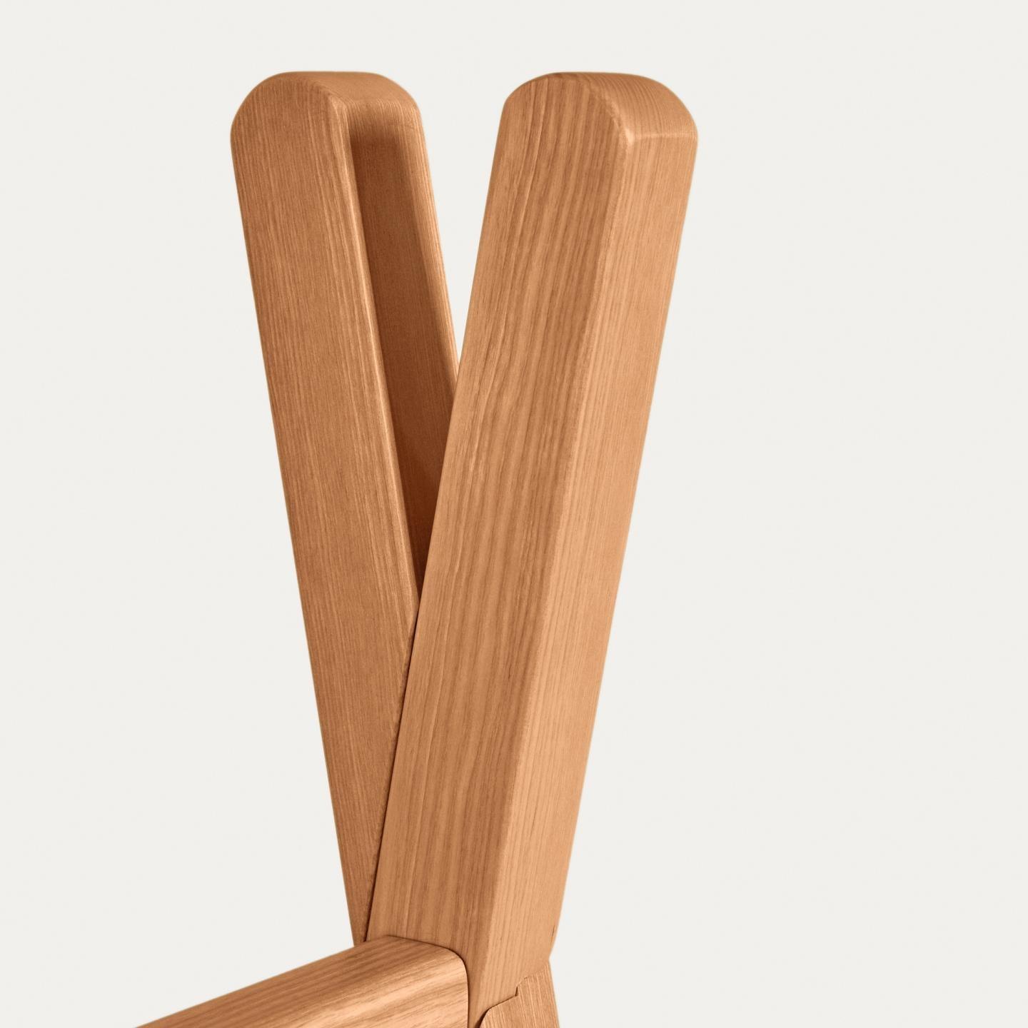 Wieszak dziecięcy TIPI lite drewno jesionowe La Forma Eye on Design