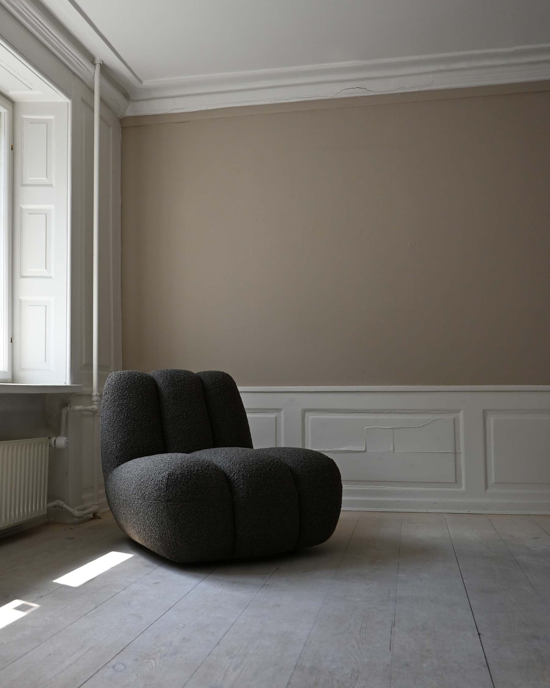 TOE armchair in gray-brown bouclé