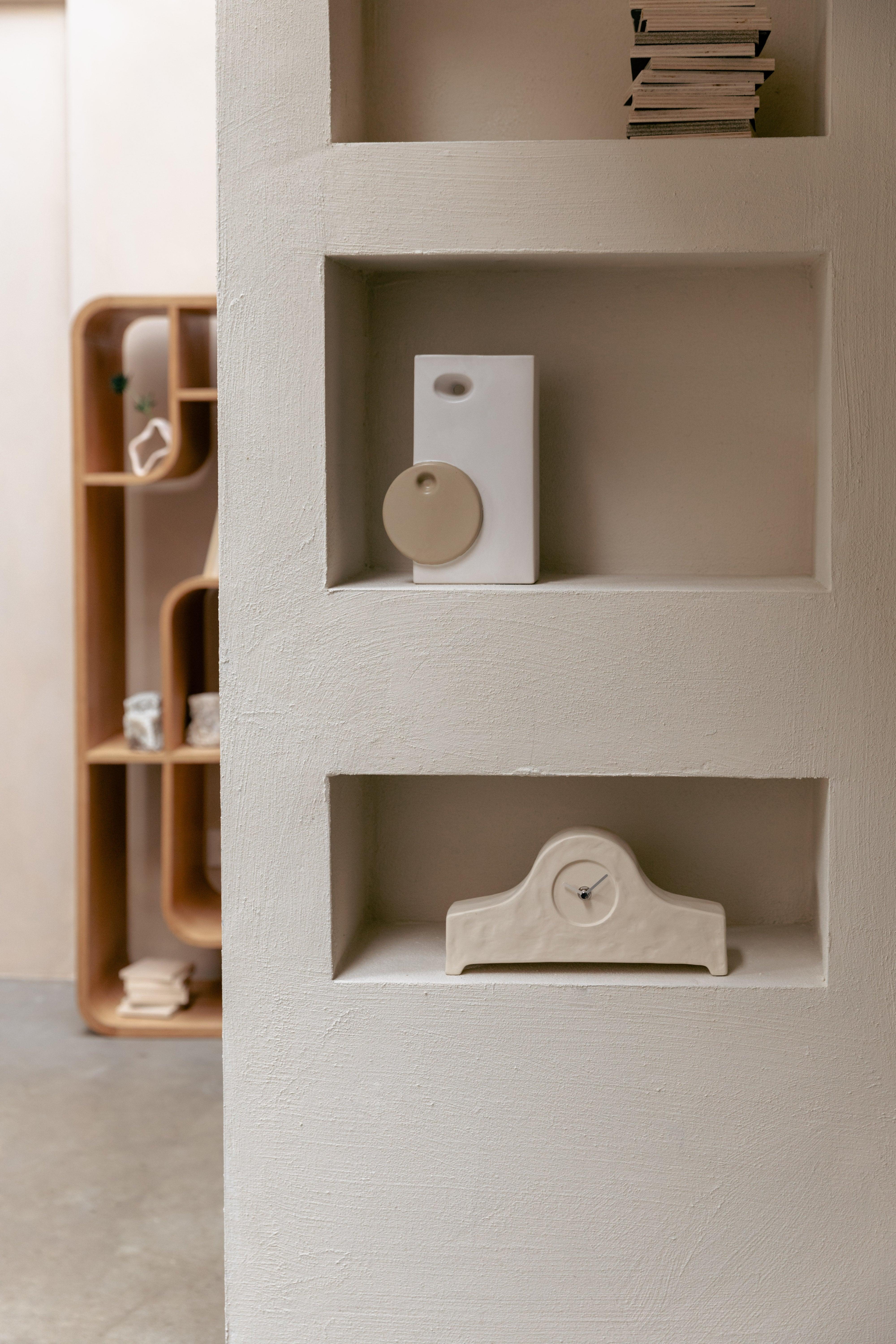 Zegar GRANDMA beżowy Zuiver Eye on Design