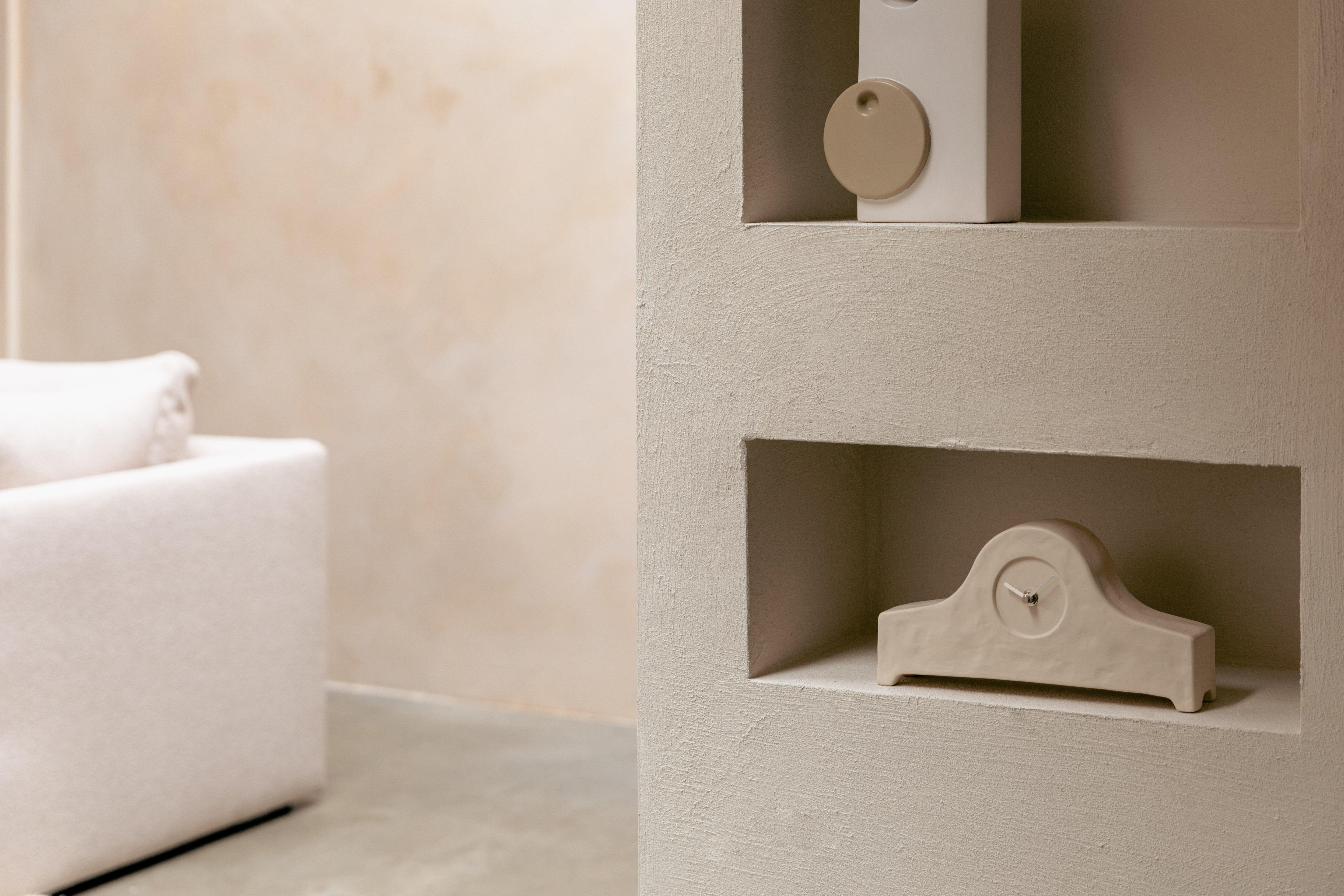 Zegar GRANDMA beżowy Zuiver Eye on Design