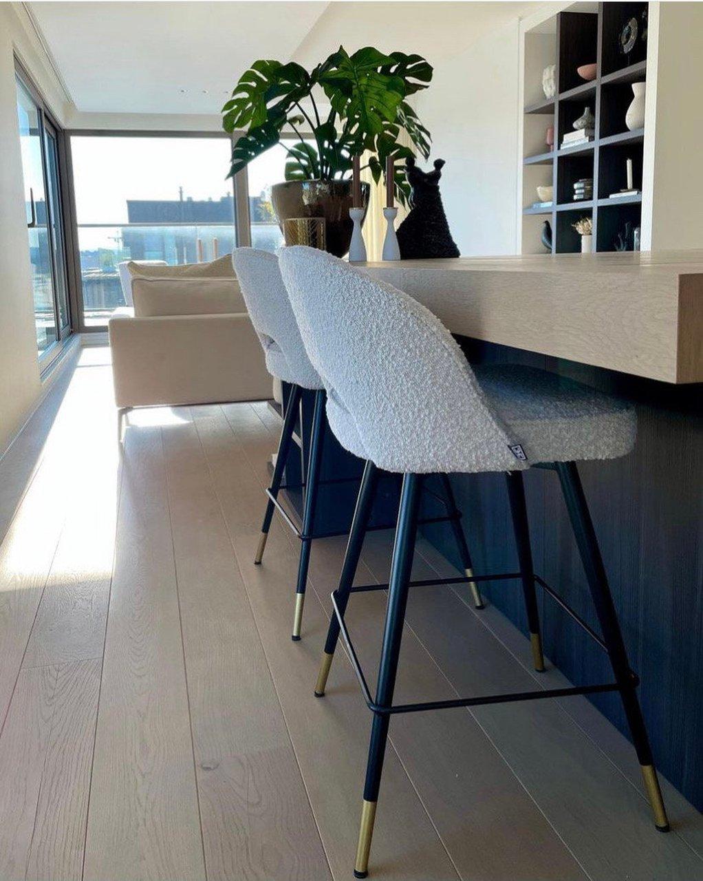 Zestaw hokerów w tkaninie boucle CLIFF kremowy Eichholtz Eye on Design