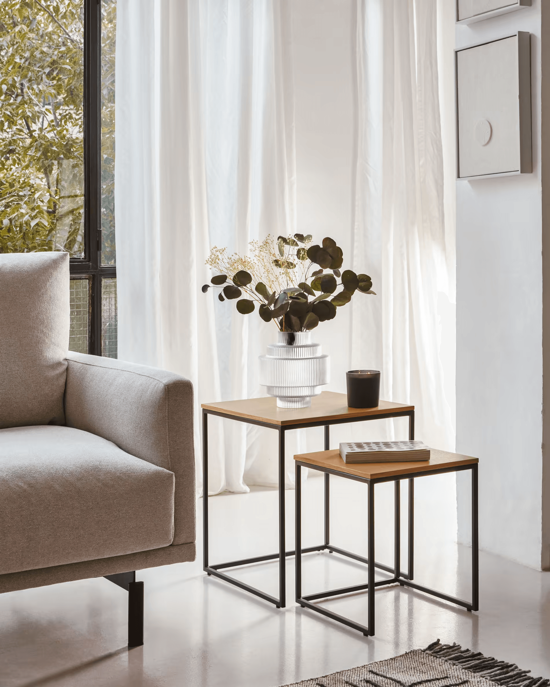 Zestaw kwadratowych stolików bocznych YOANA fornir dębowy z czarną podstawą La Forma Eye on Design