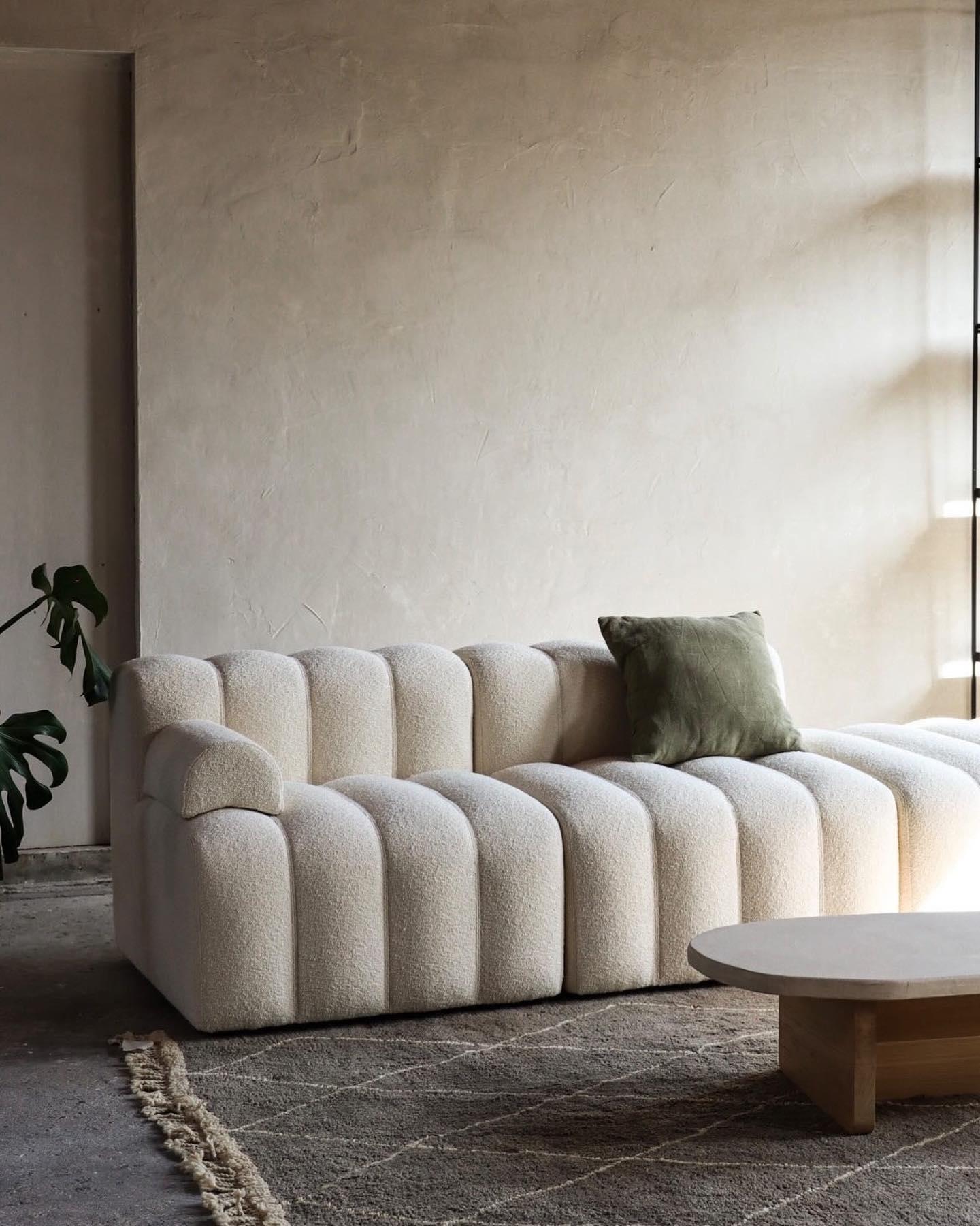 Zestaw wypoczynkowy modułowy STUDIO boucle kremowy NORR11 Eye on Design