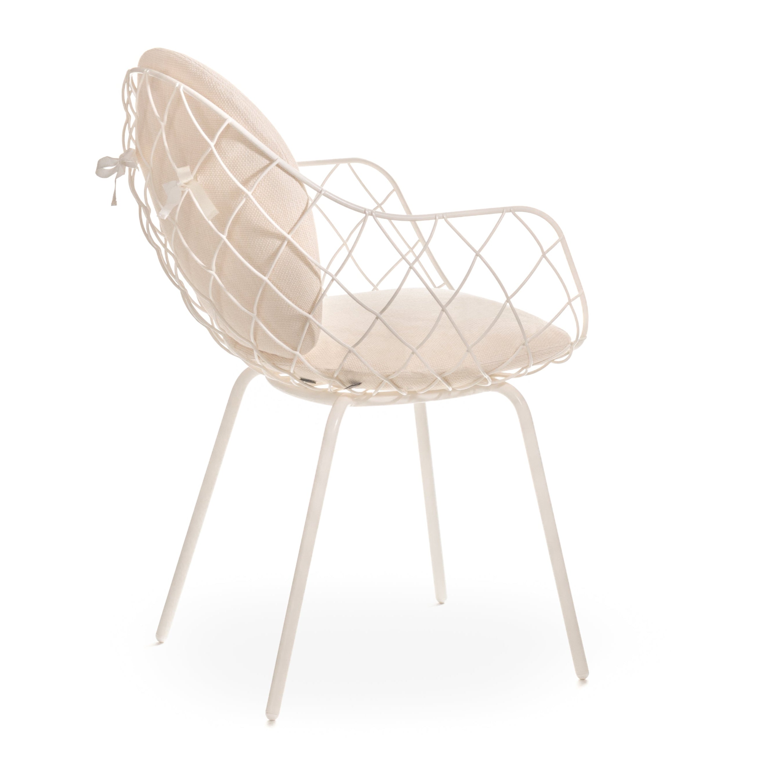 Krzesło druciane zewnętrzne PIÑA białe nogi z białą poduszką Magis Eye on Design