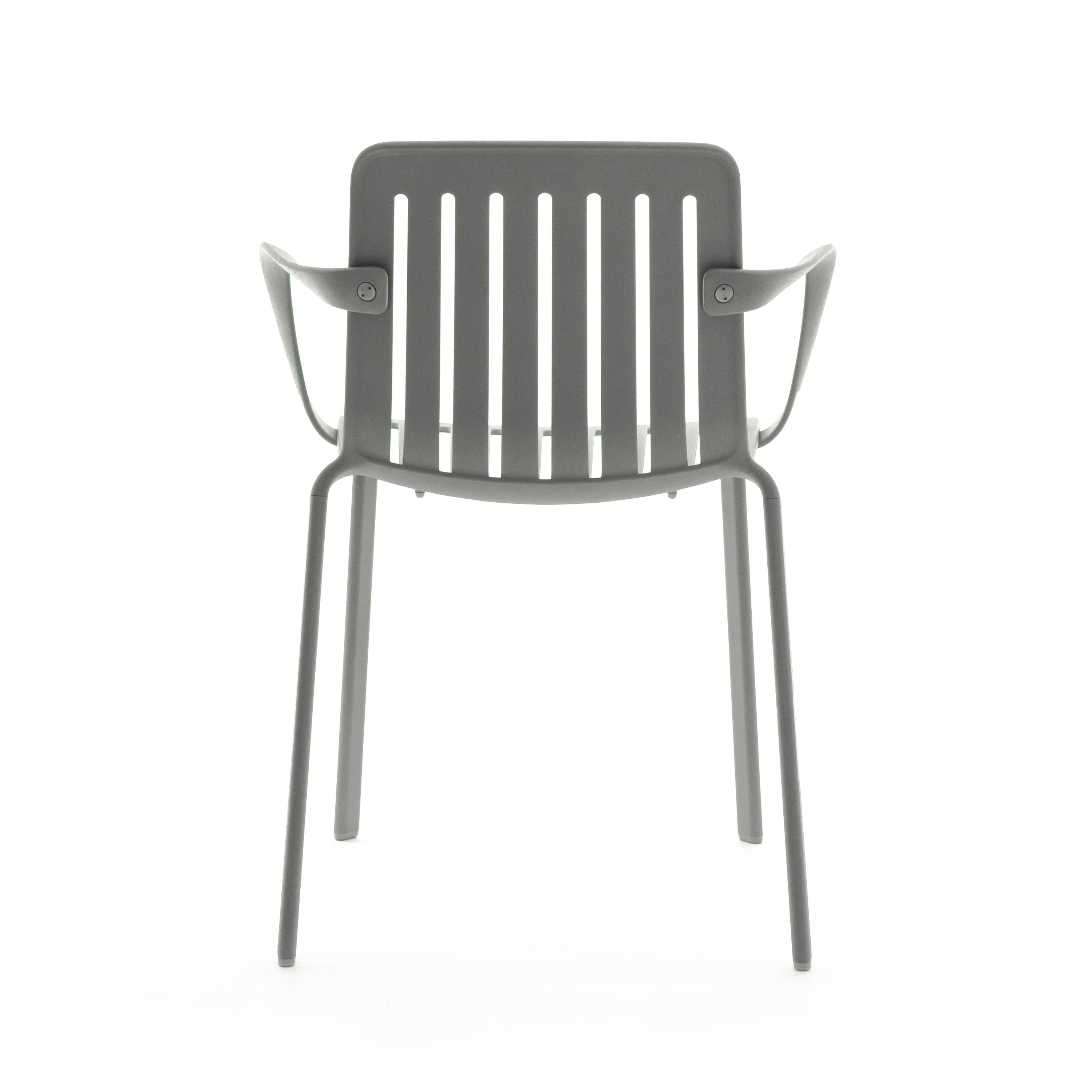 Krzesło zewnętrzne z podłokietnikami PLATO szary Magis Eye on Design