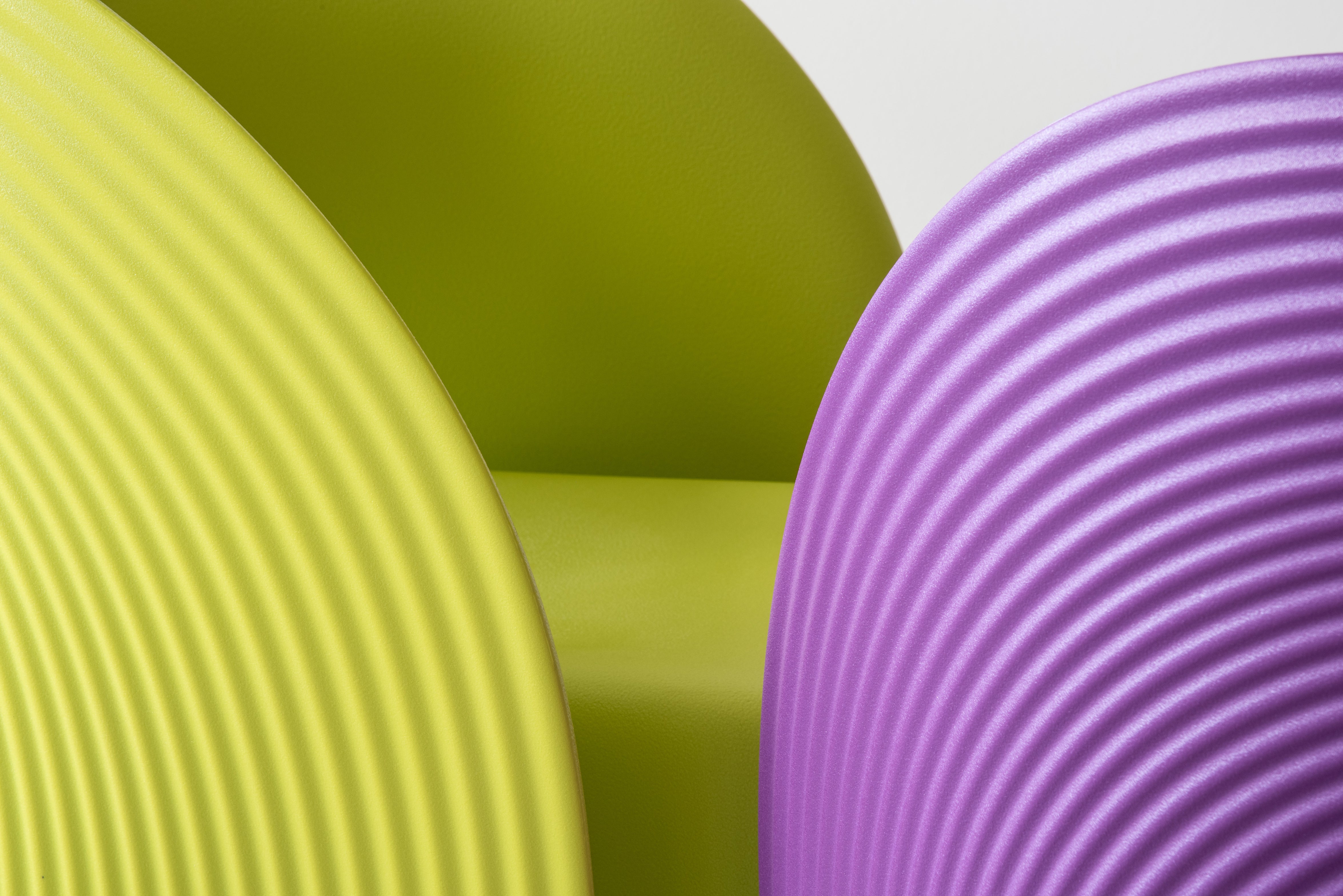 Niskie krzesło RAVIOLO brązowy Magis Eye on Design