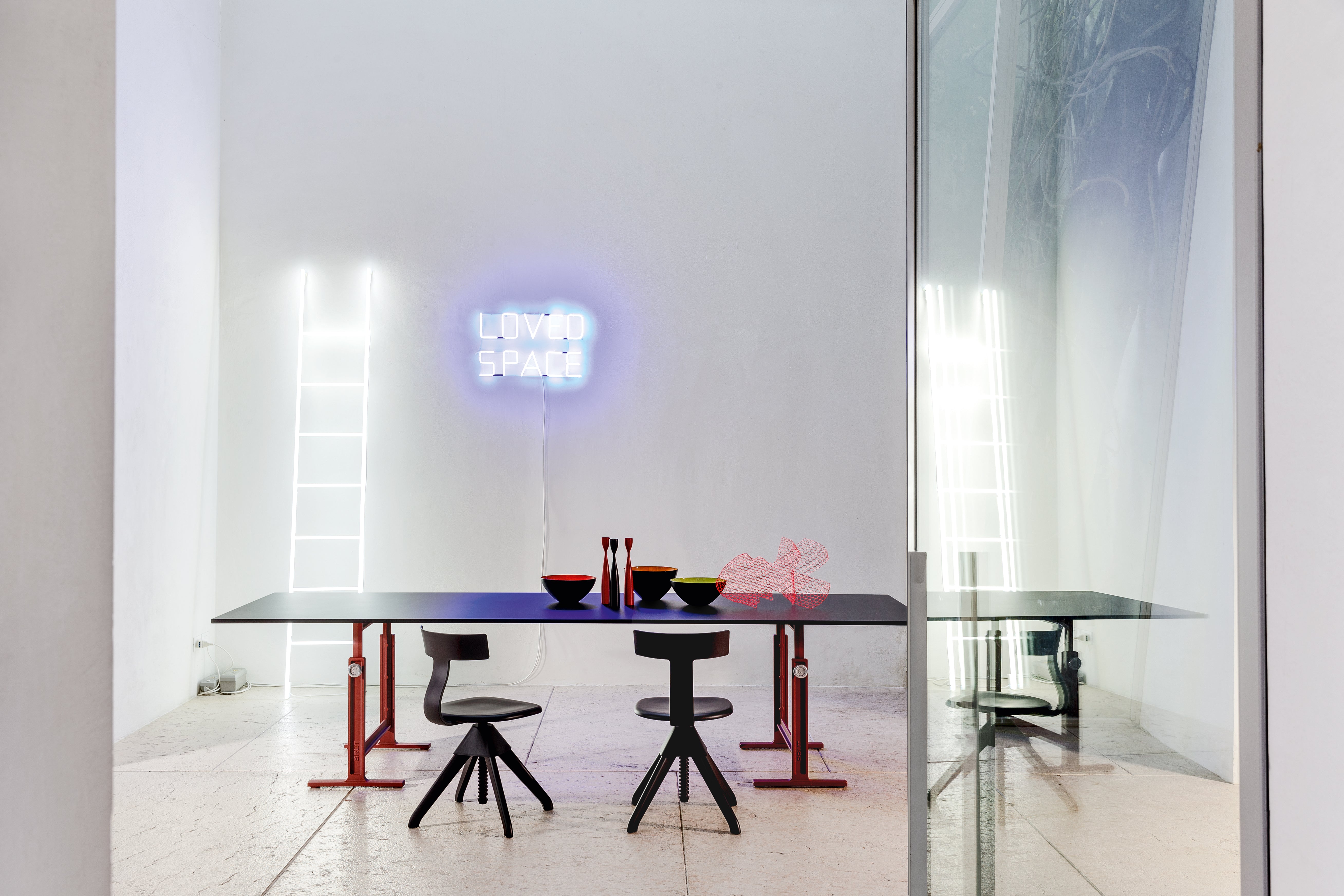 Krzesło TUFFY DZIKA BANDA cały czarny Magis Eye on Design