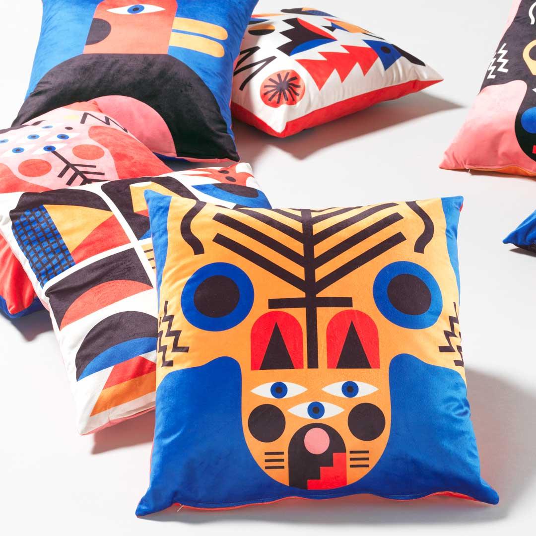 Poduszka dwustronna RED PALM Qeeboo Eye on Design