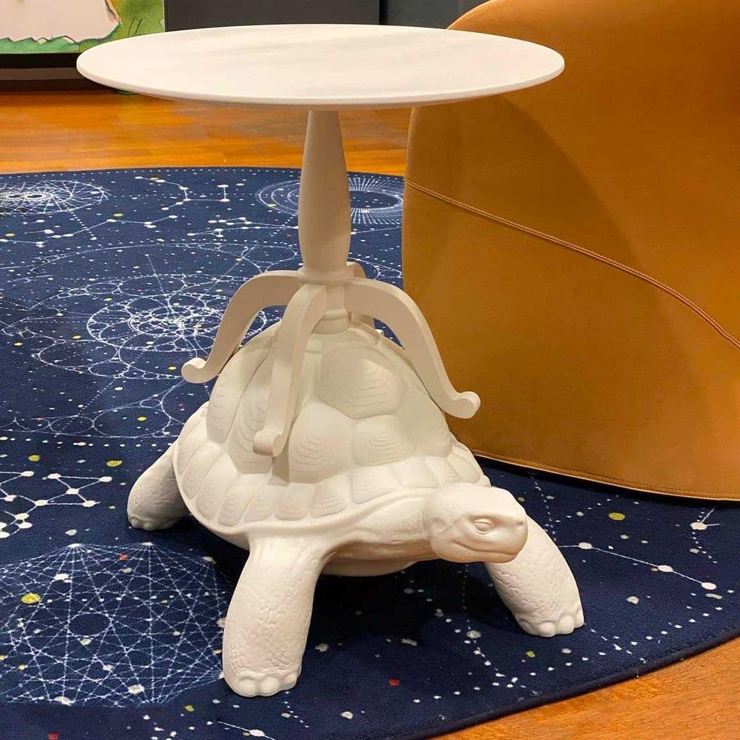 Stolik TURTLE CARRY biały Qeeboo Eye on Design