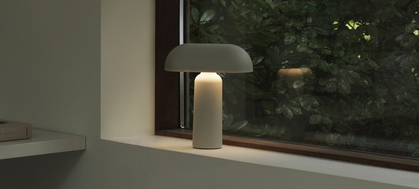 Lampy stołowe białe