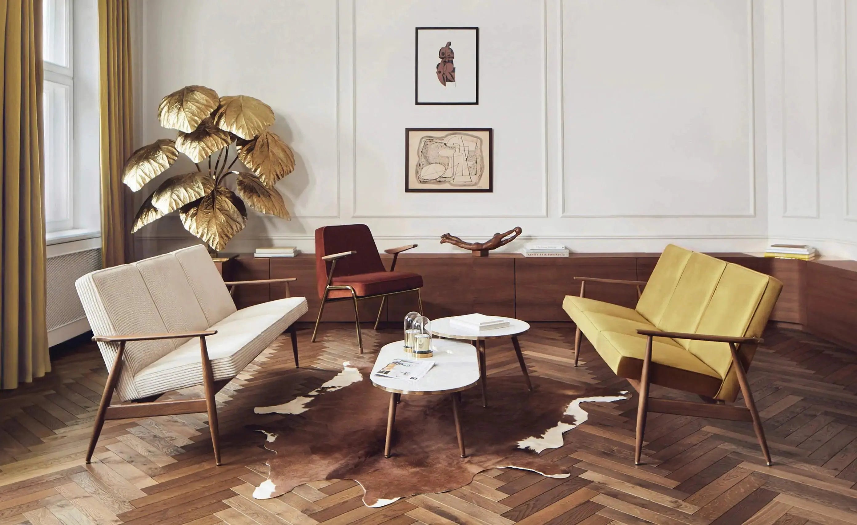 Wnętrze w stylu retro z designerskimi meblami i dodatkami