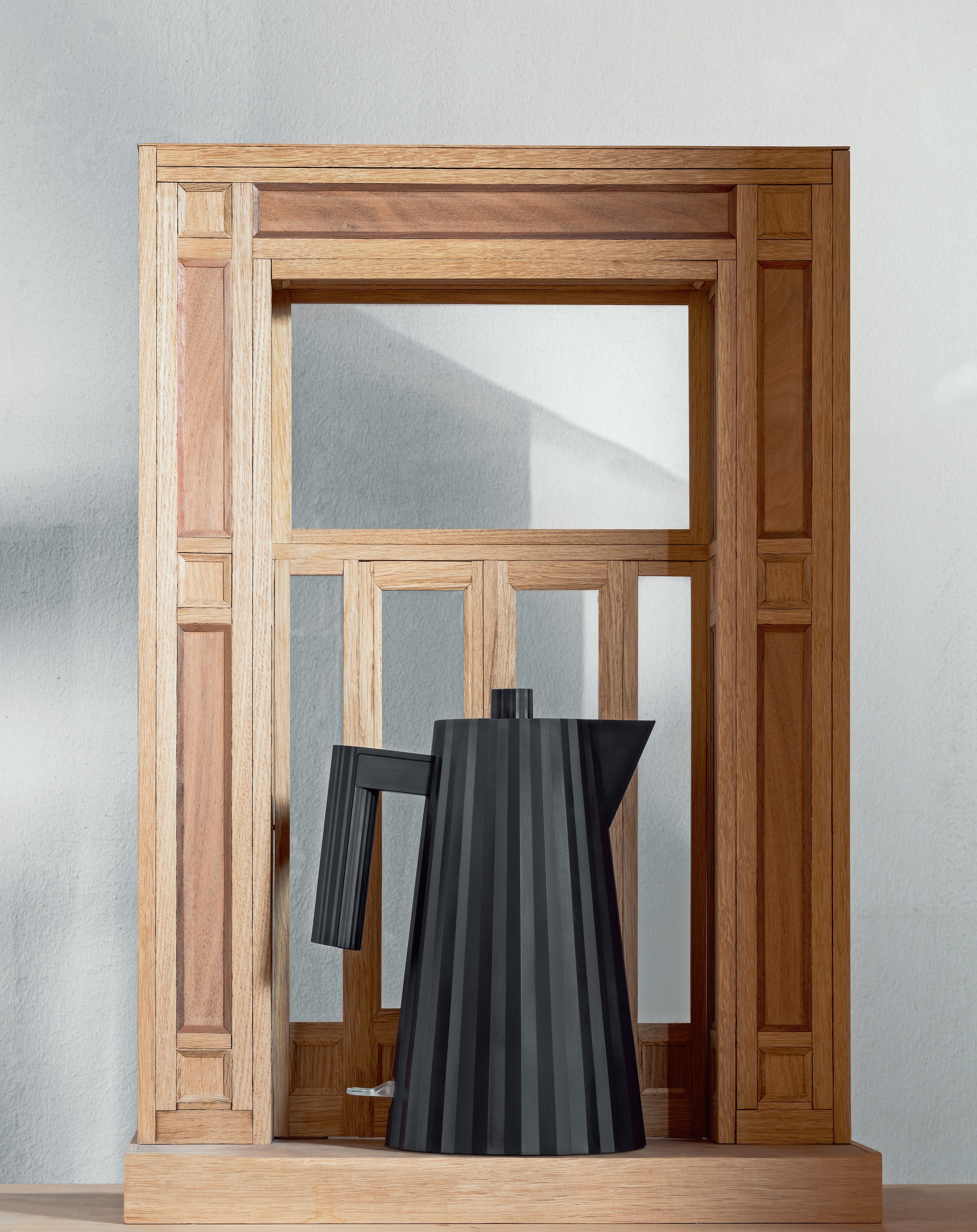 Elektrický čajník PLISSÉ čierny