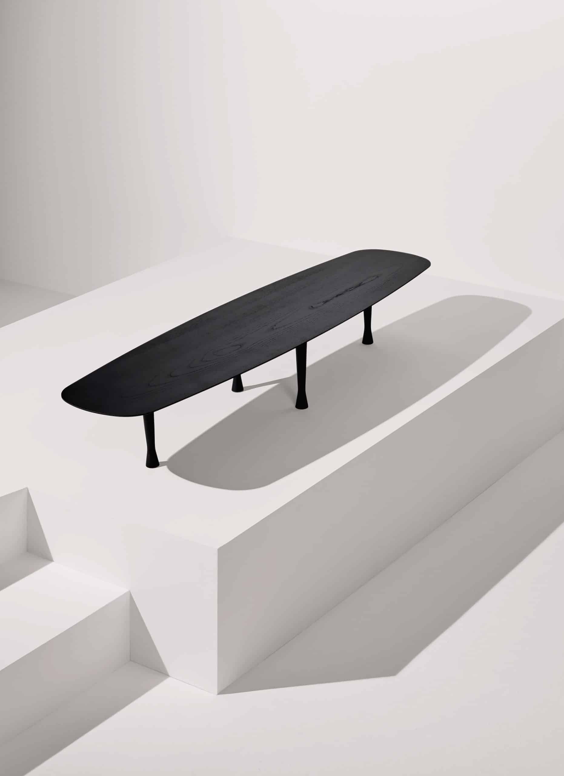 Okrúhly konferenčný stolík UNIQUE čierny jaseňový dyha