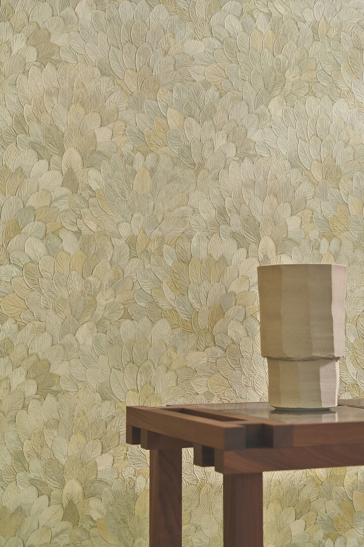Structural wallpaper with a plant motif of guava leaves FEIJOA - AMANDE olive