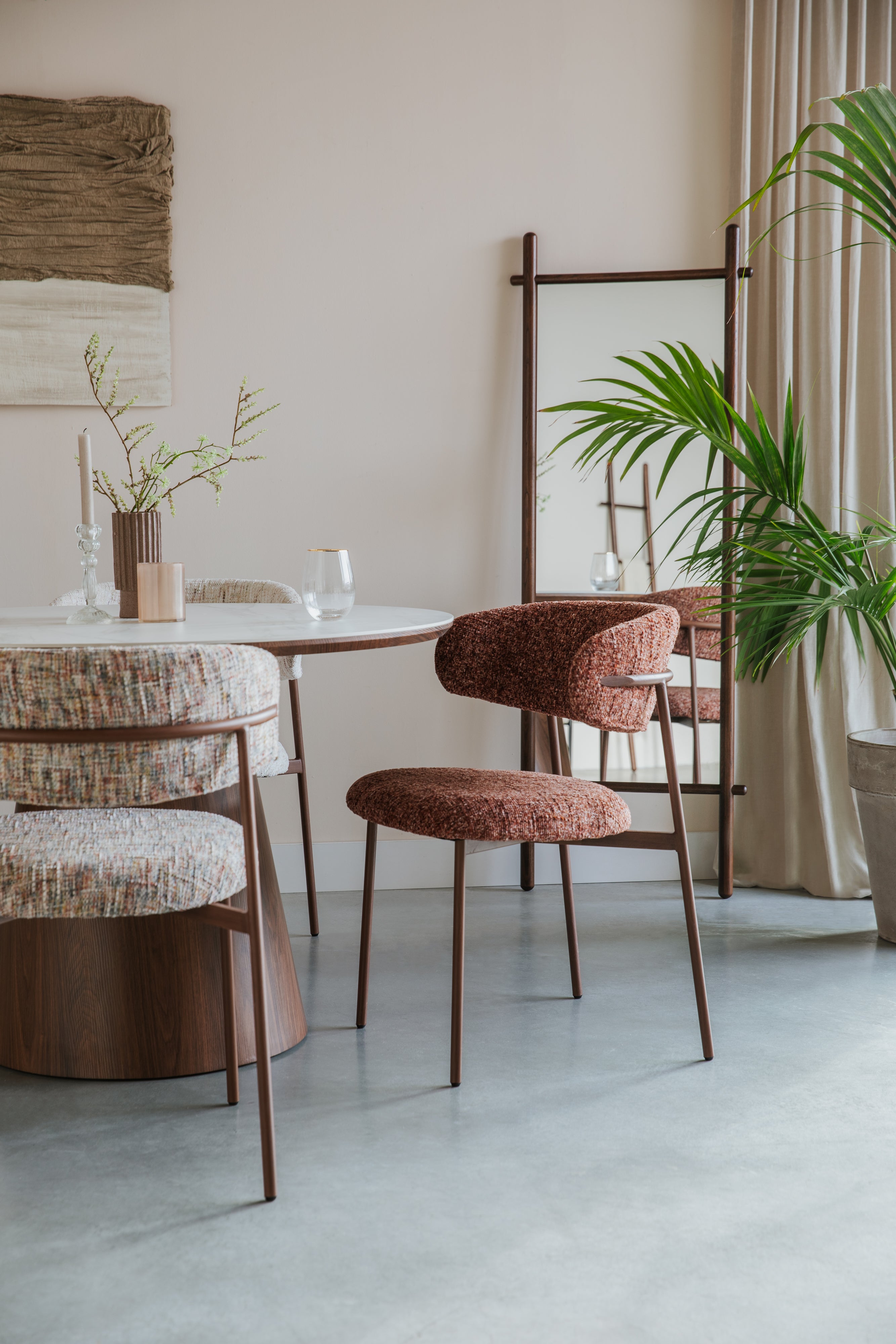 Krzesło CLAES beżowy melanż z brązową podstawą