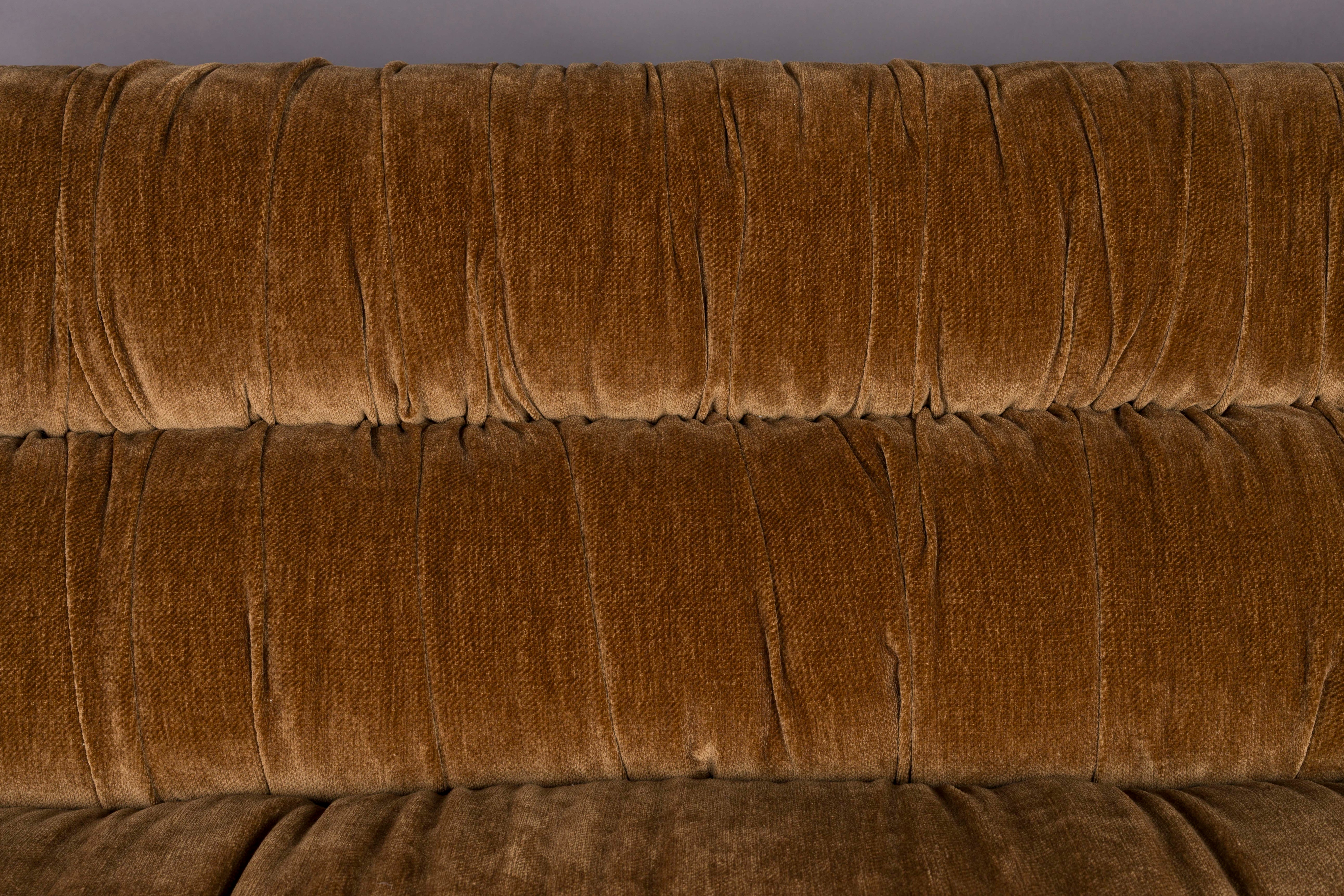 DOUGLAS sofa in cognac velvet