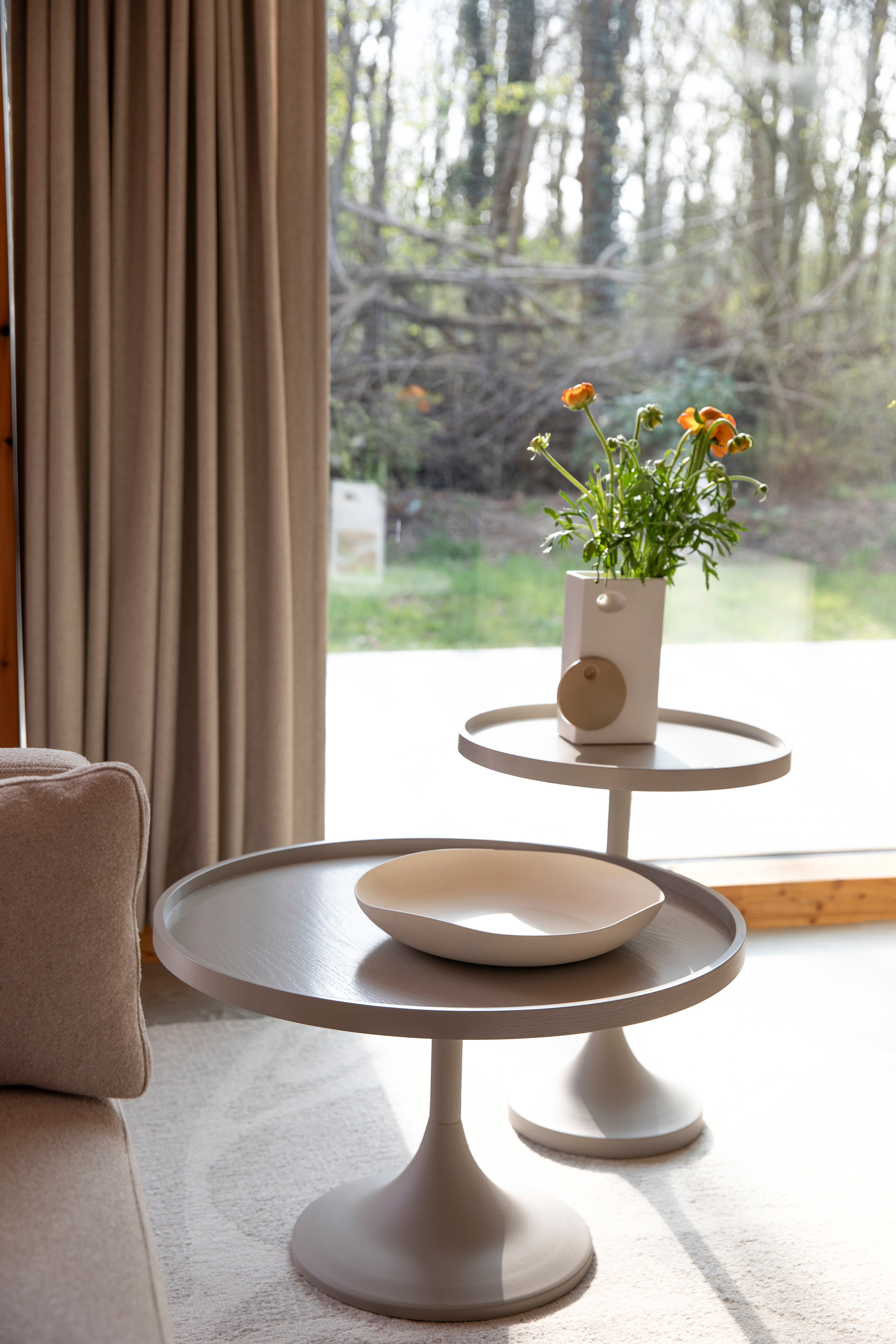 Bocný stolík JASON béžový