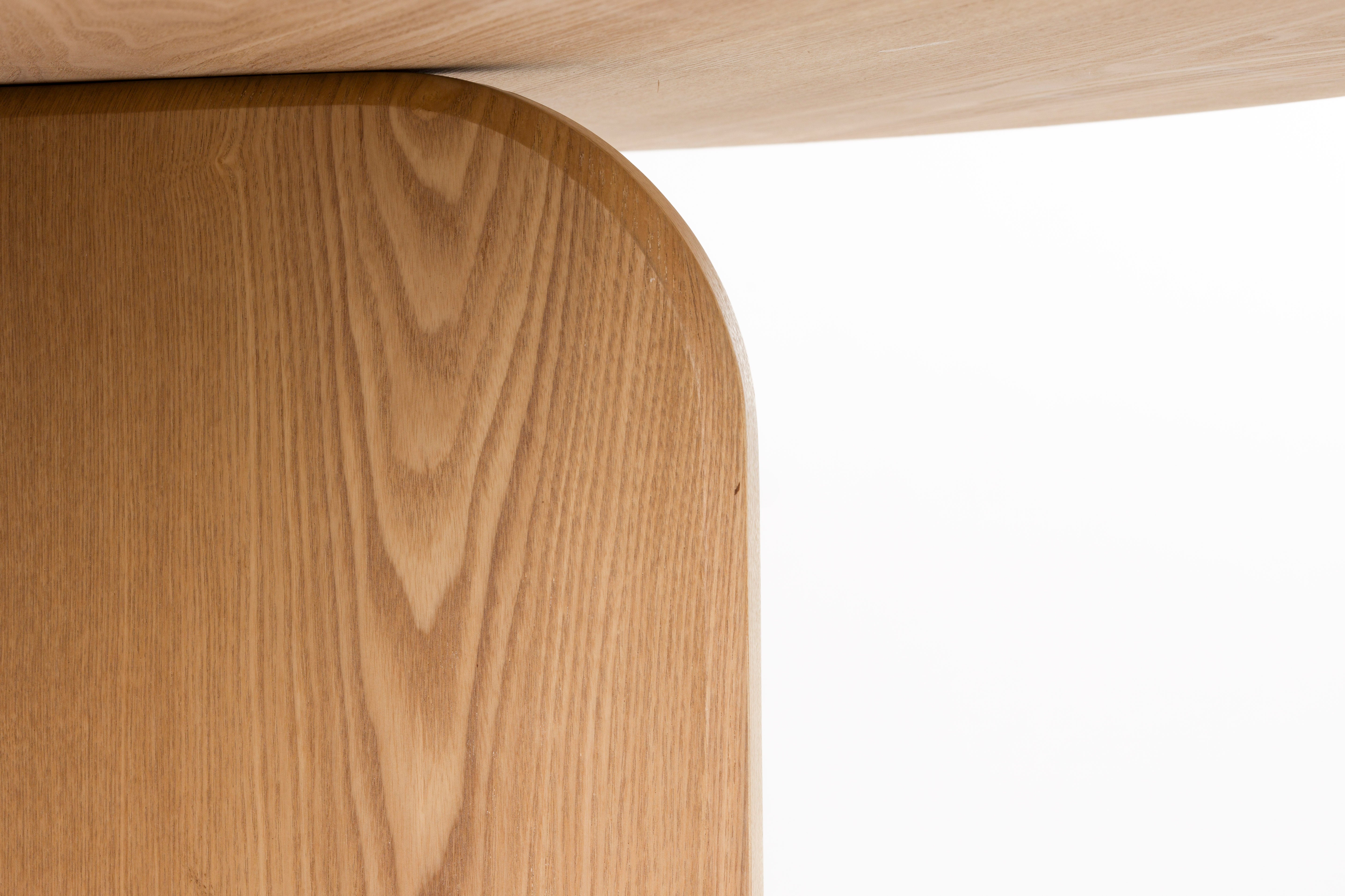 Okrúhly stôl LAURENT svetlohnedý