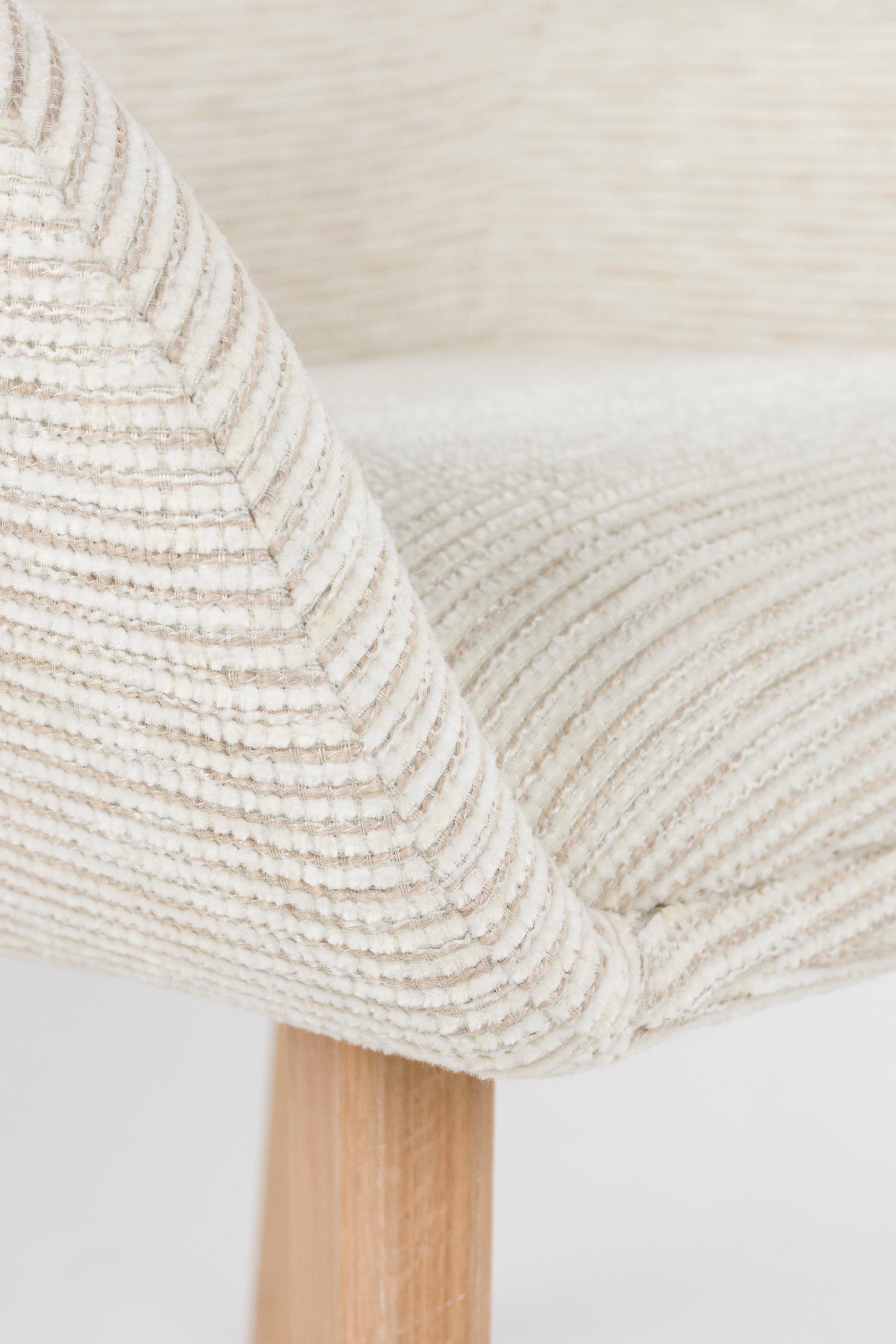 Stolička LOUA biela s drevenou základňou