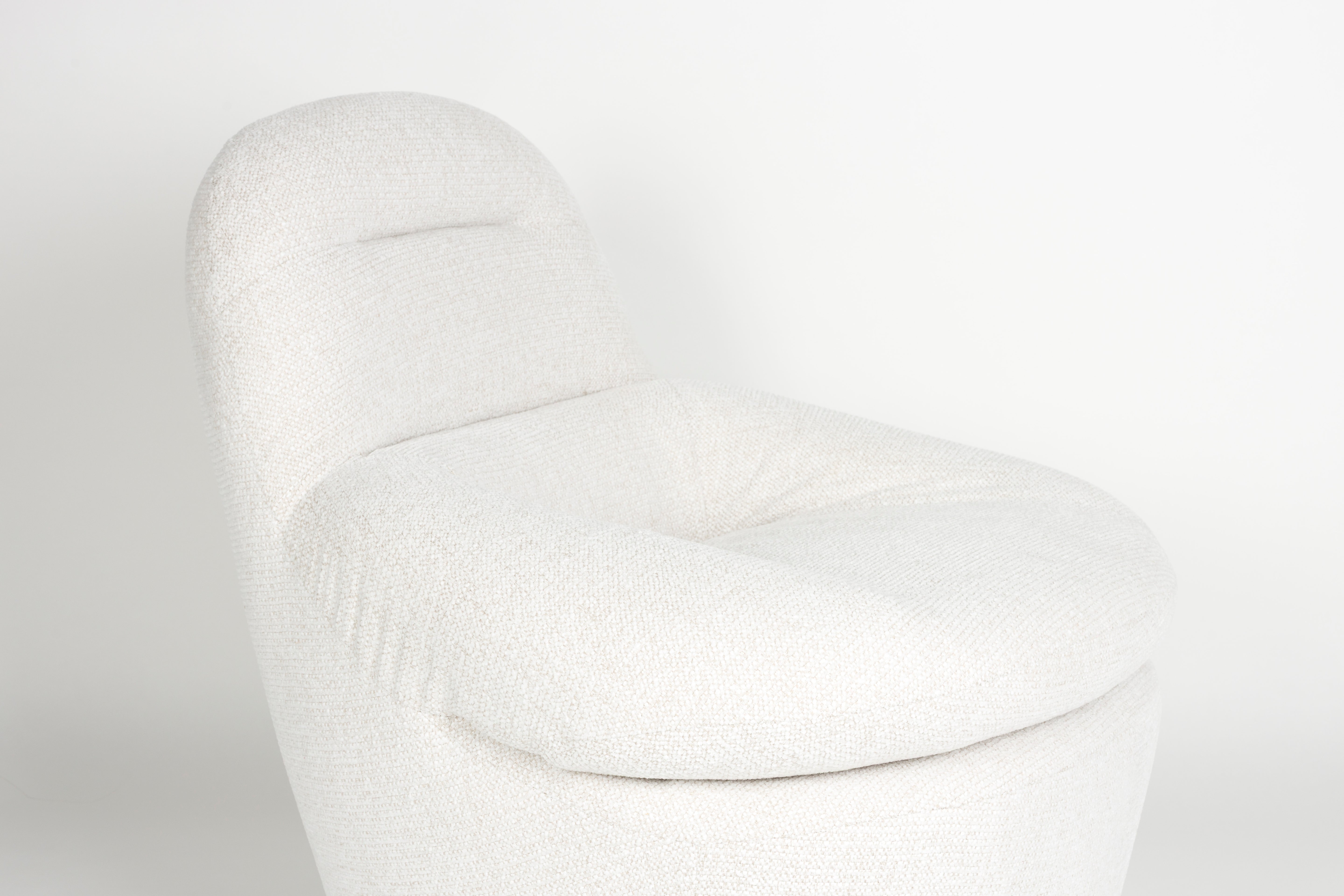 VELVORO White Armchair