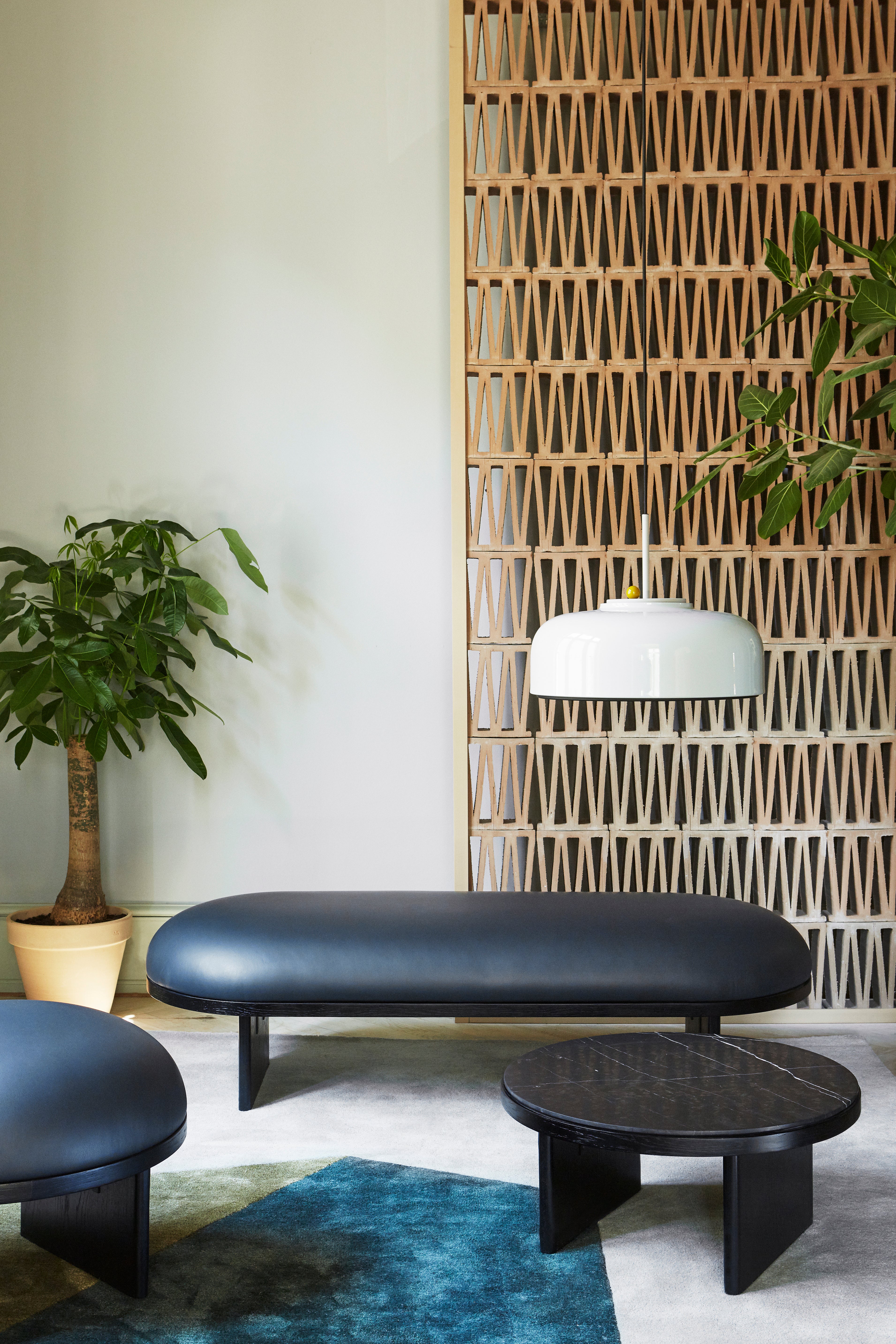 Kávový stolík ANZA čierny dubový dyha s čiernym mramorom