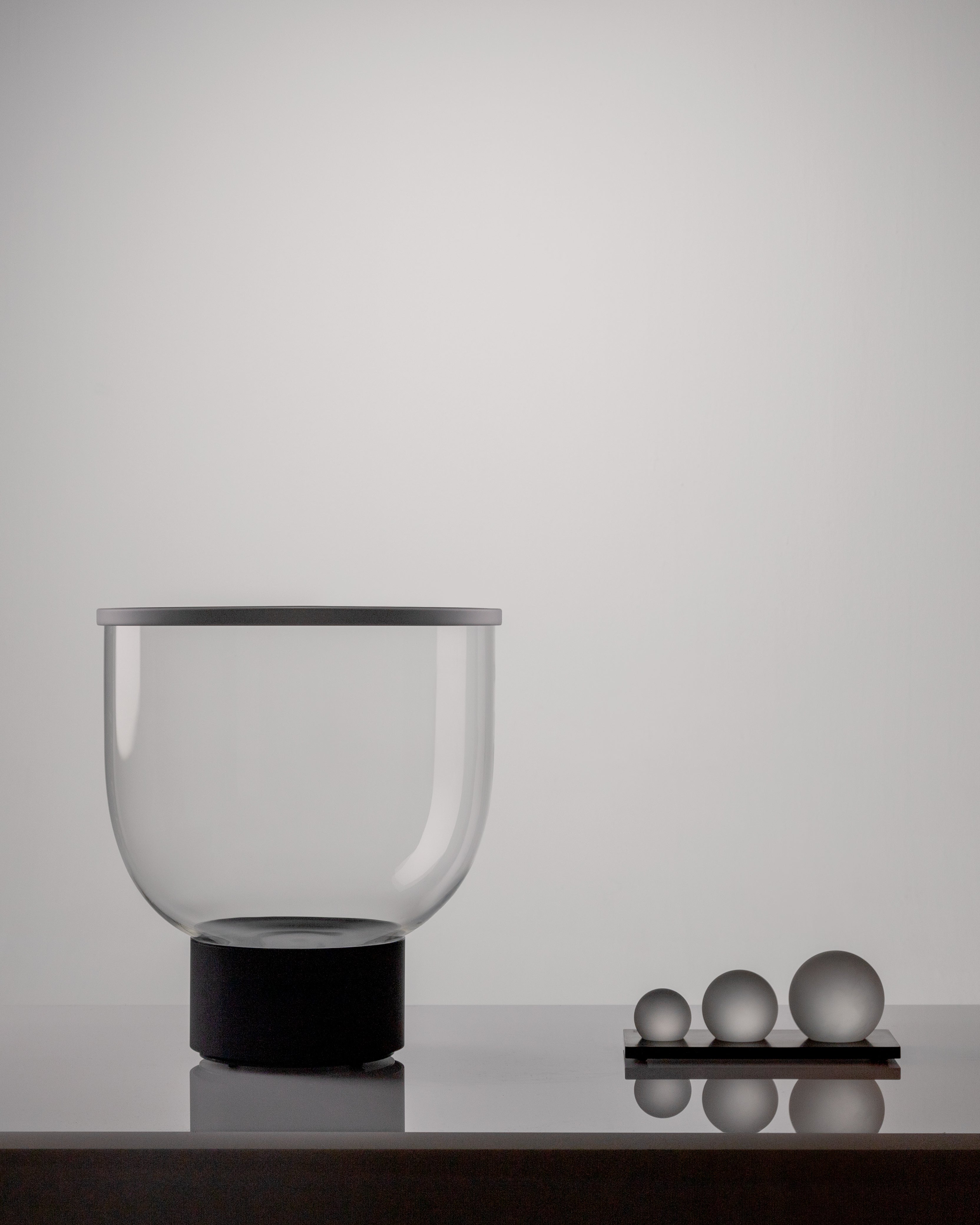 GRAMMOLUCE table lamp with a glass shade and black base.