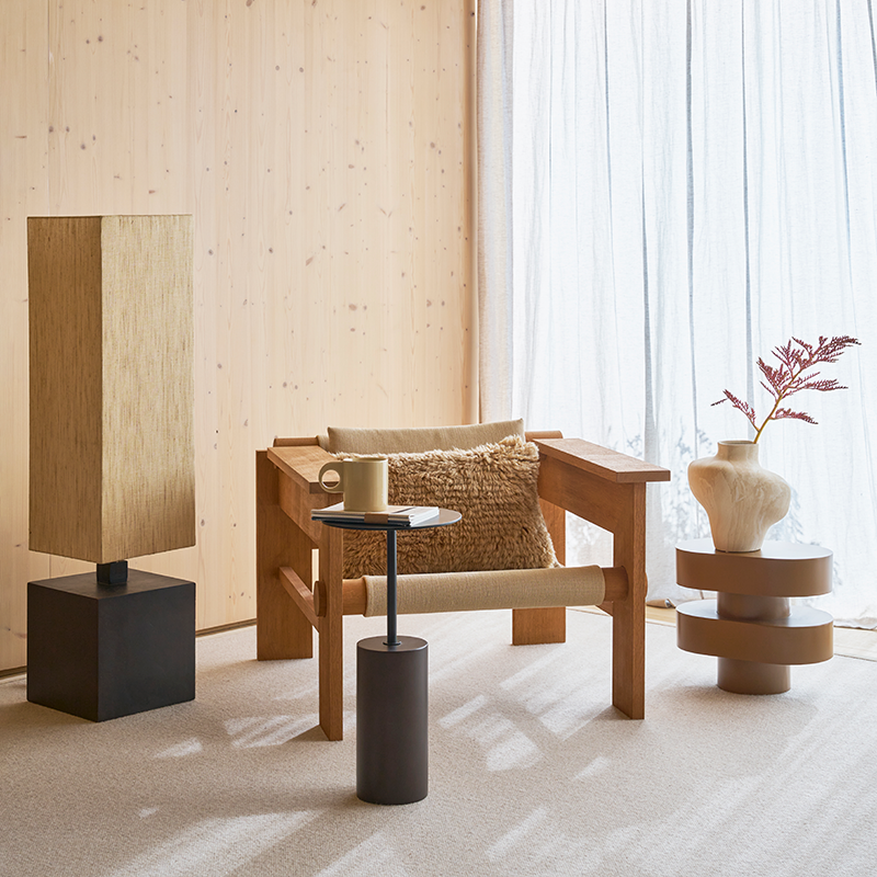 Stojaca lampa VIDAR z mangového dreva s béžovým tienidlo