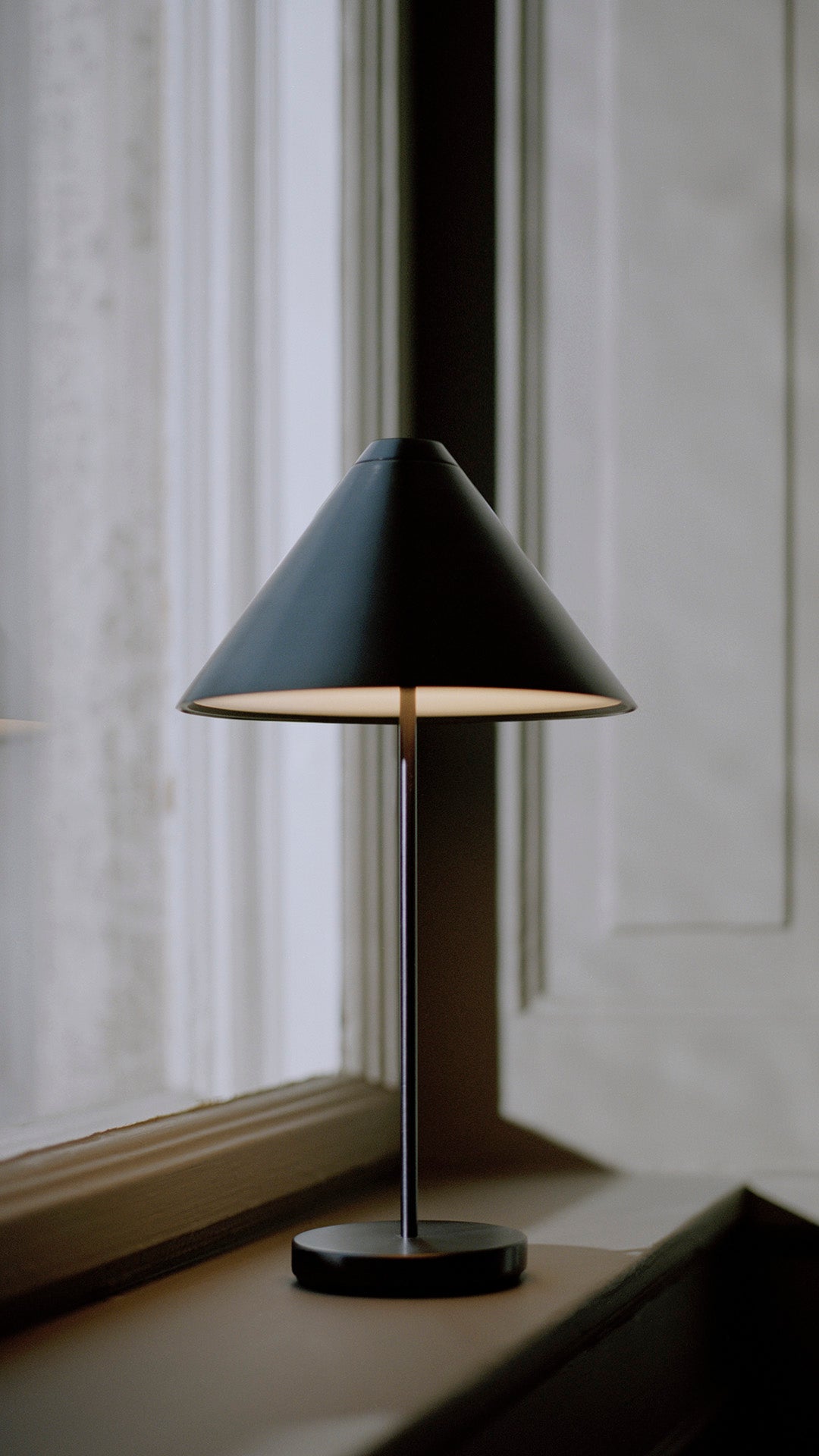 Prenosná lampa BROLLY čierna