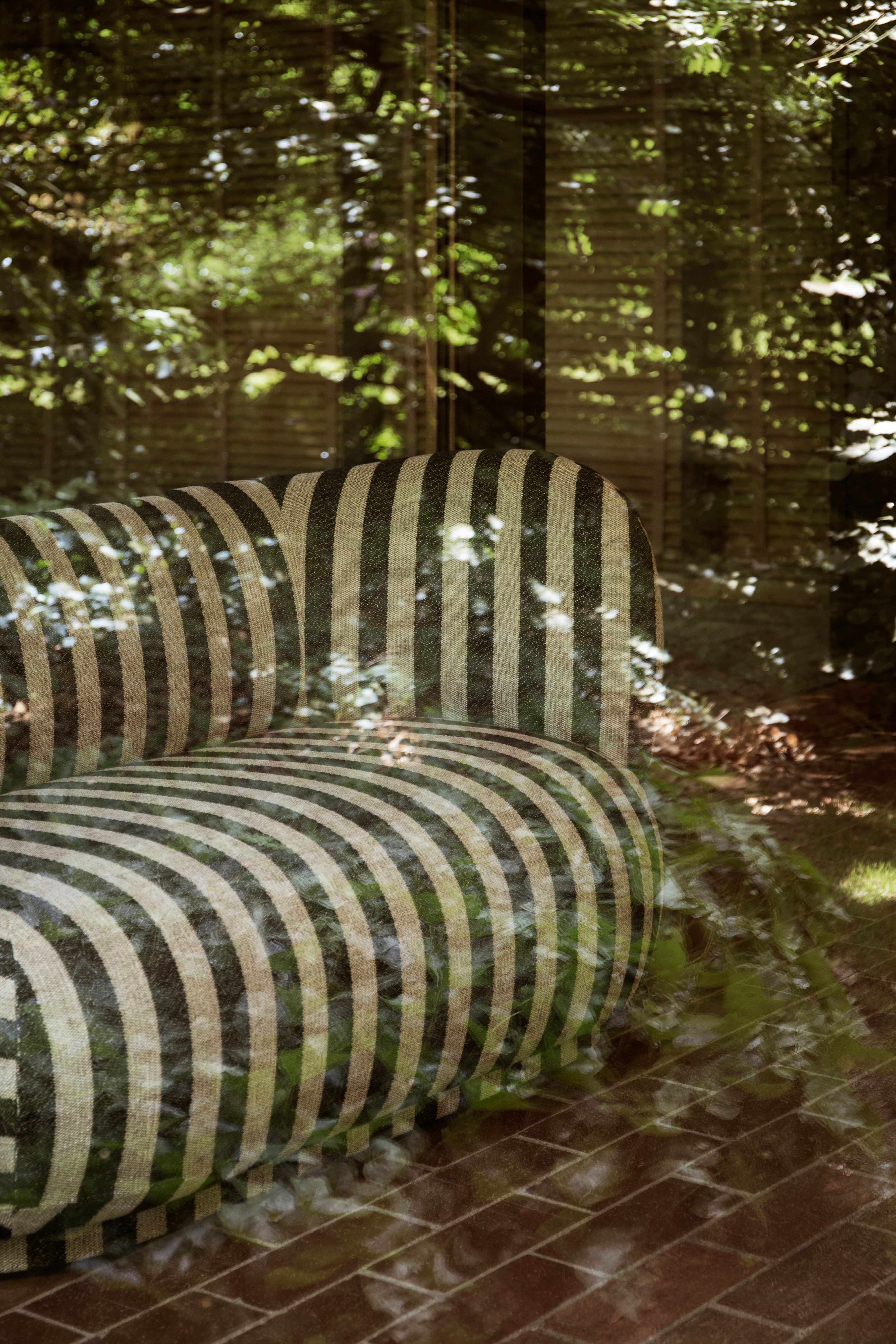 Pohovka 2-osobová RICO Louisiana čierno-biela