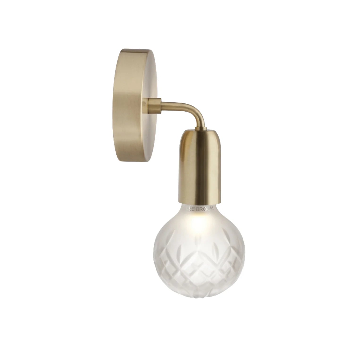 Nástenná lampa CRYSTAL BULB s matným skleneným kryštálom a mosadzným povrchom.