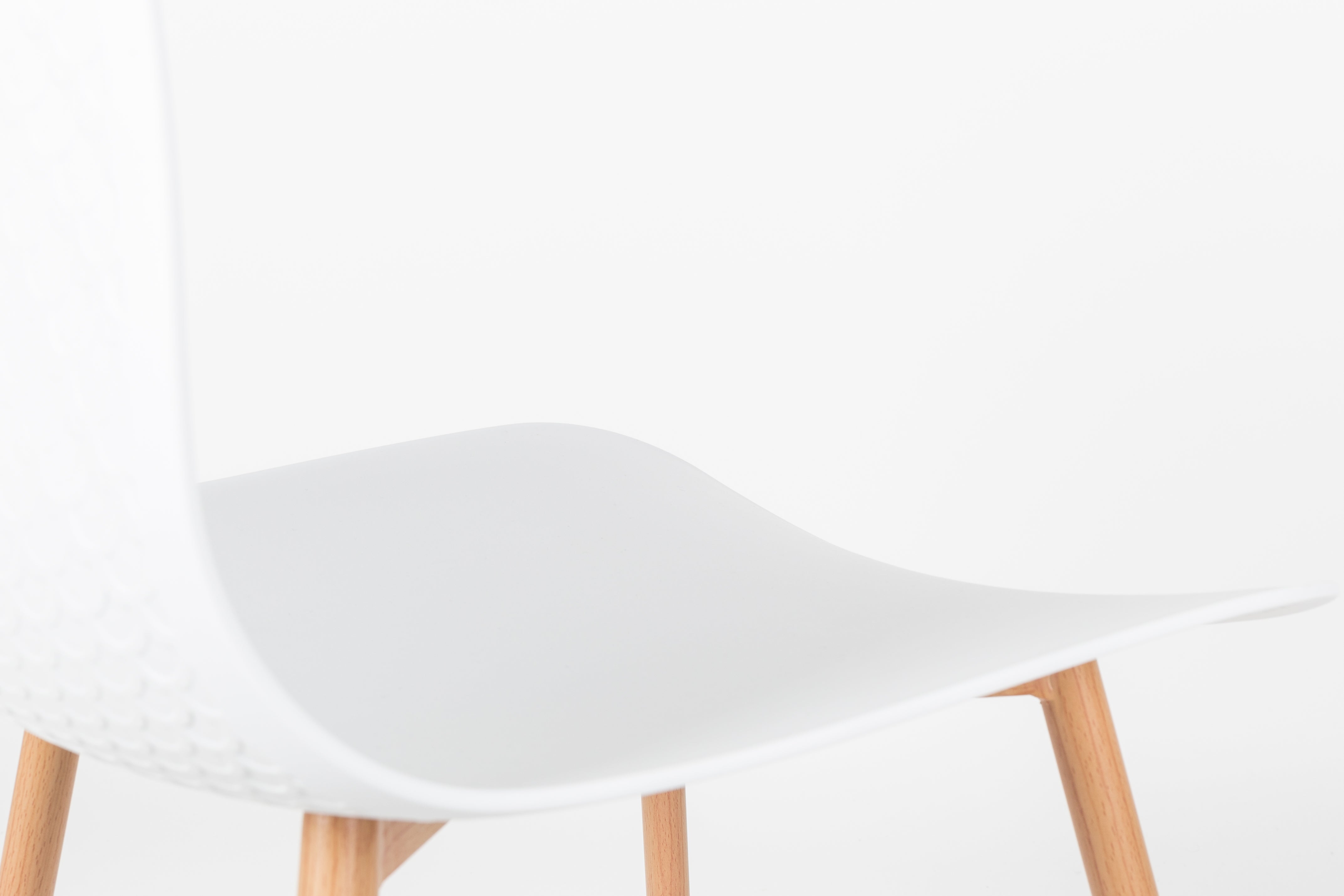 Leon white chair with a wooden base