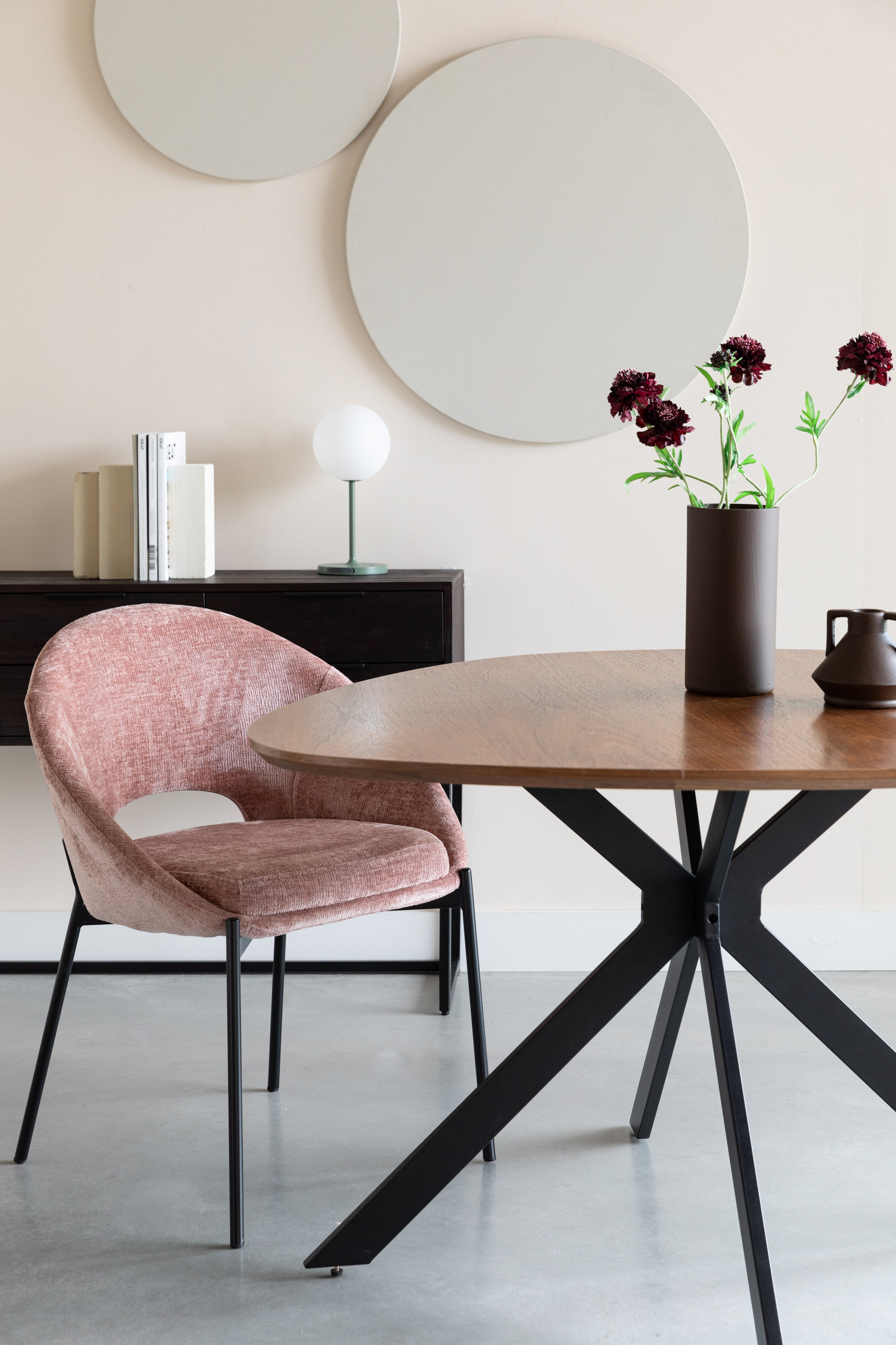 DANDO chair pink with black base