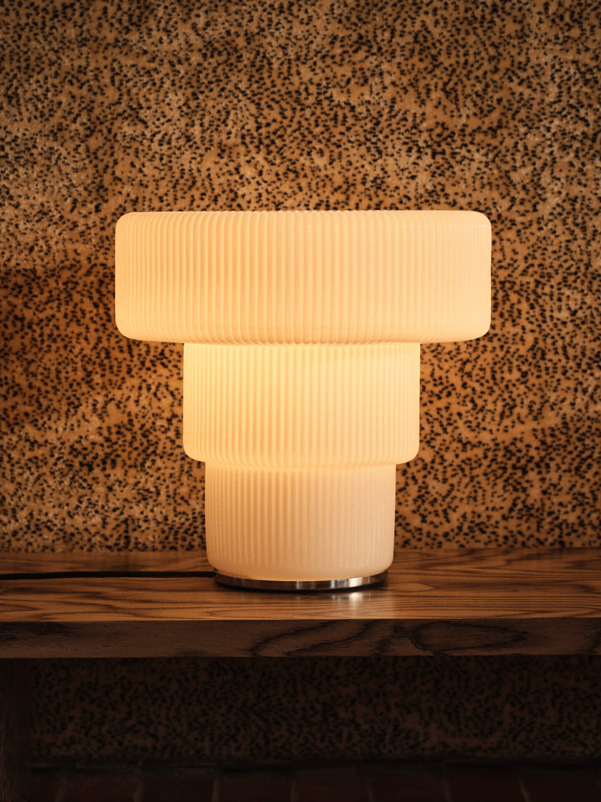 Lampa stołowa RIPPLE biały – ujęcie 2
