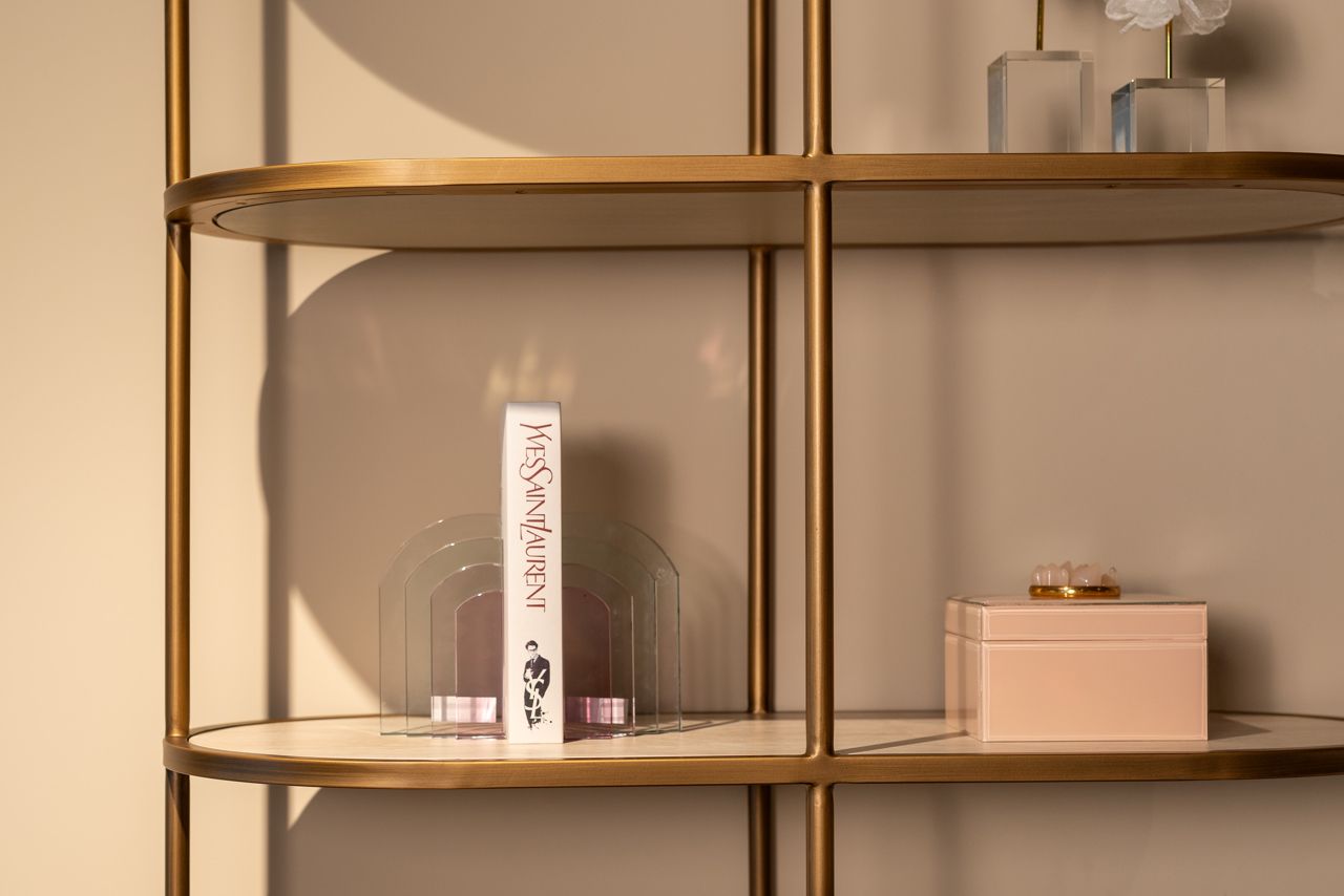 Podpora na knihy ALISSIA ružové sklo