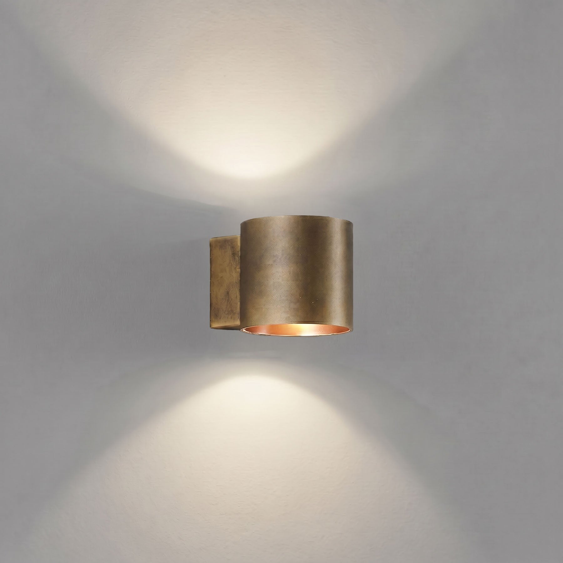 Nástenná lampa TUBE, brúsený mosadz