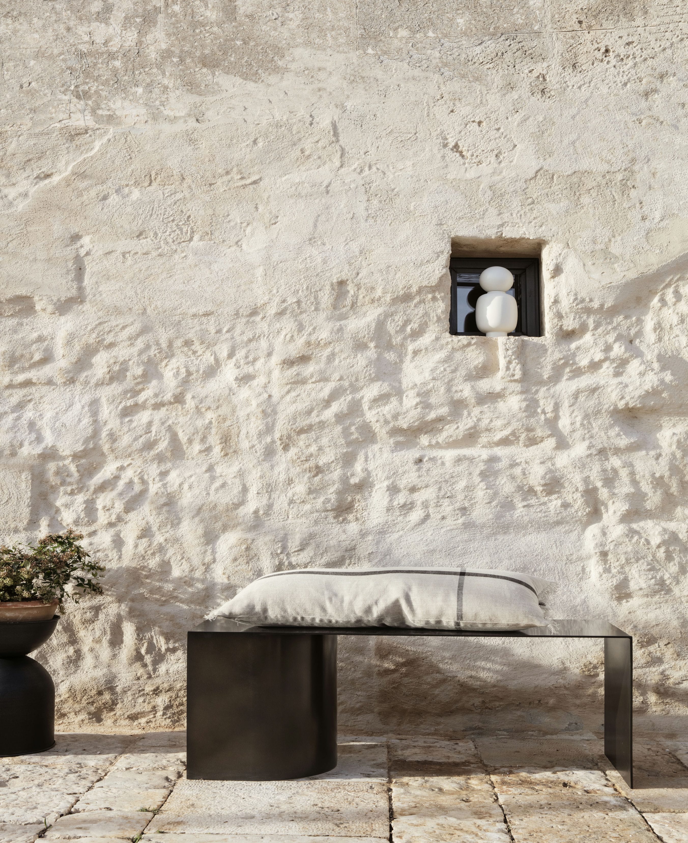 Kvetináč HOURGLASS čierny