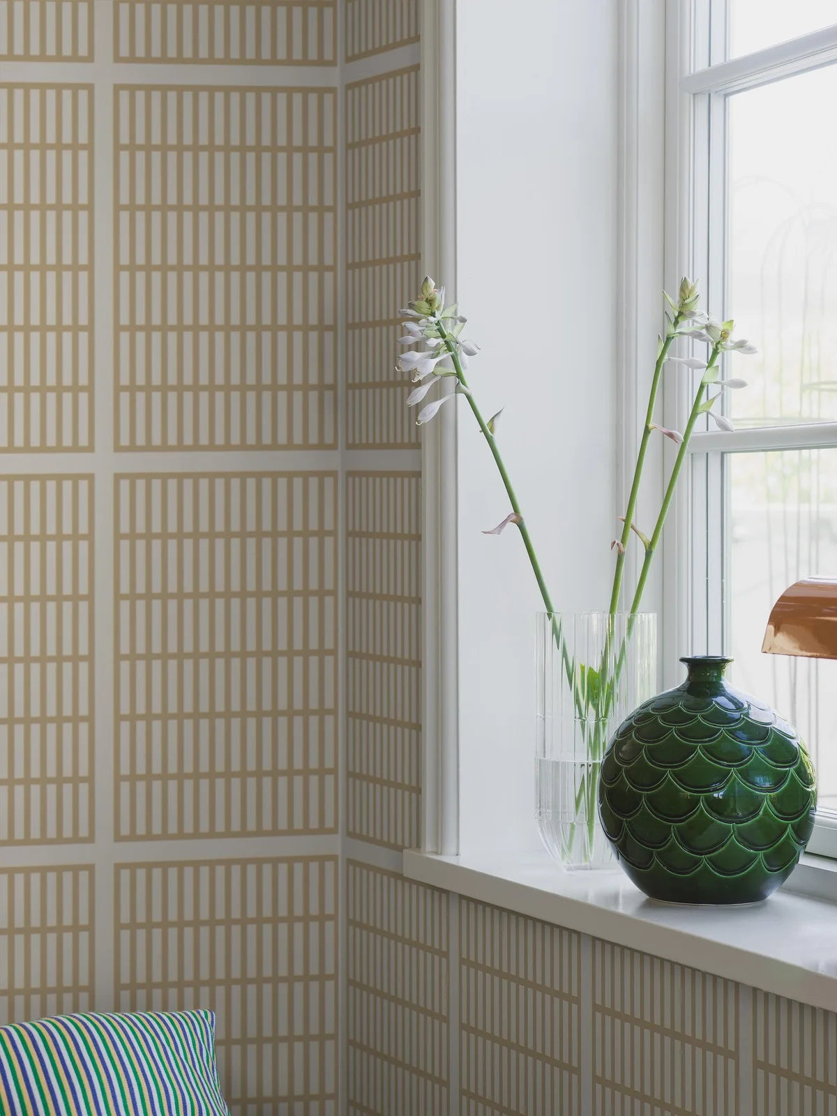 Tapeta s geometrickým vzorom ALVAR AALTO 14/6 béžová s bielou