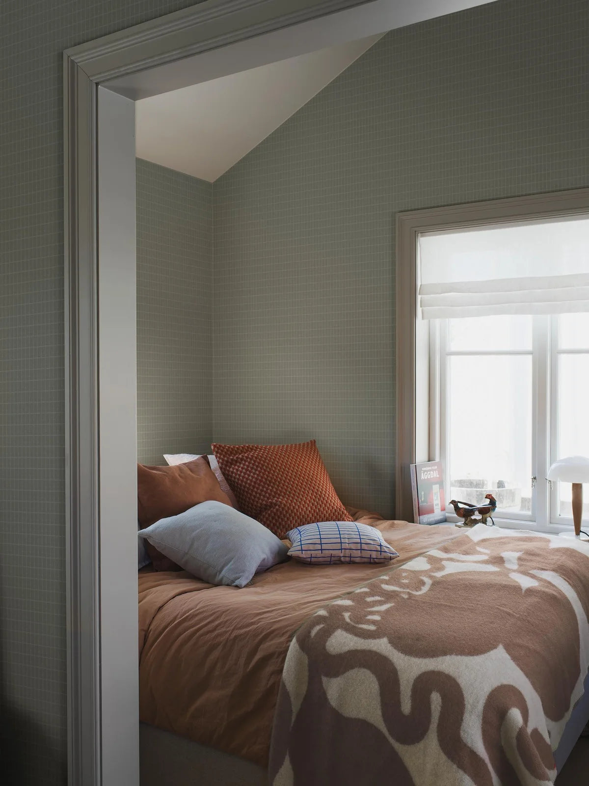 Tapeta s geometrickým vzorom v kocke ALVAR AALTO M.I.T zelená