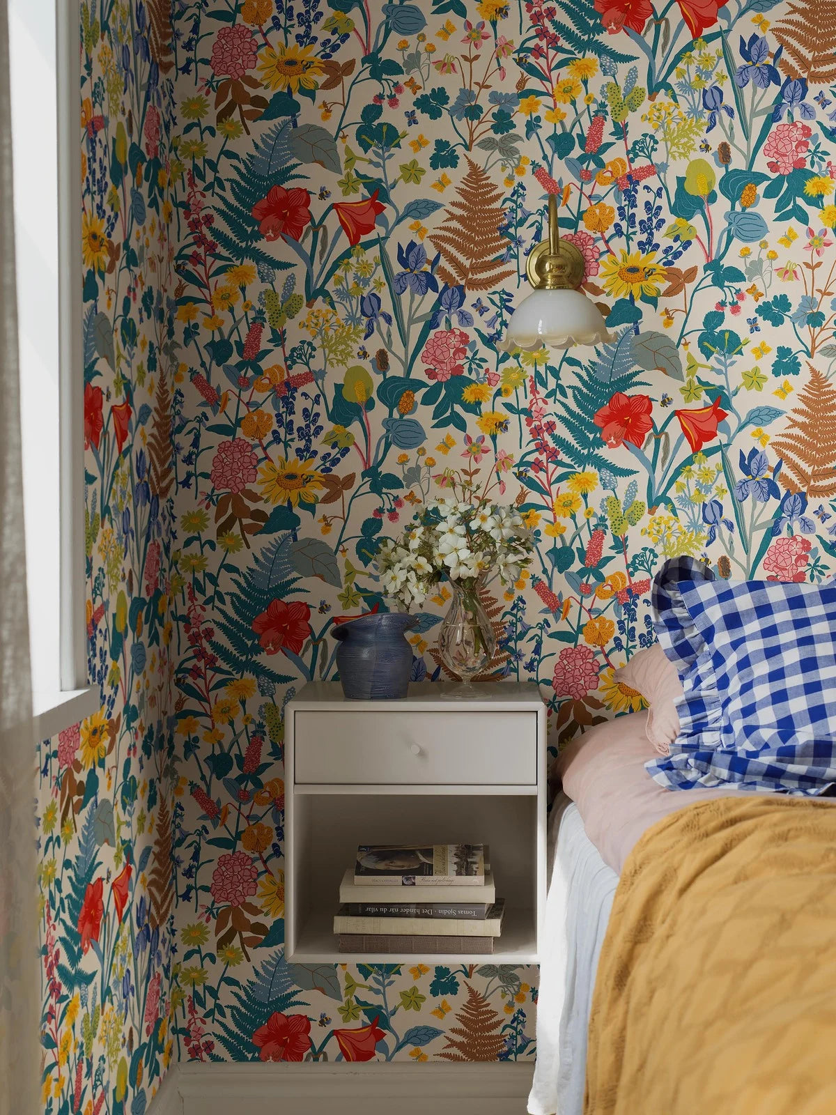 Tapeta s rastlinným motívom STUGRABATT béžová s modrou