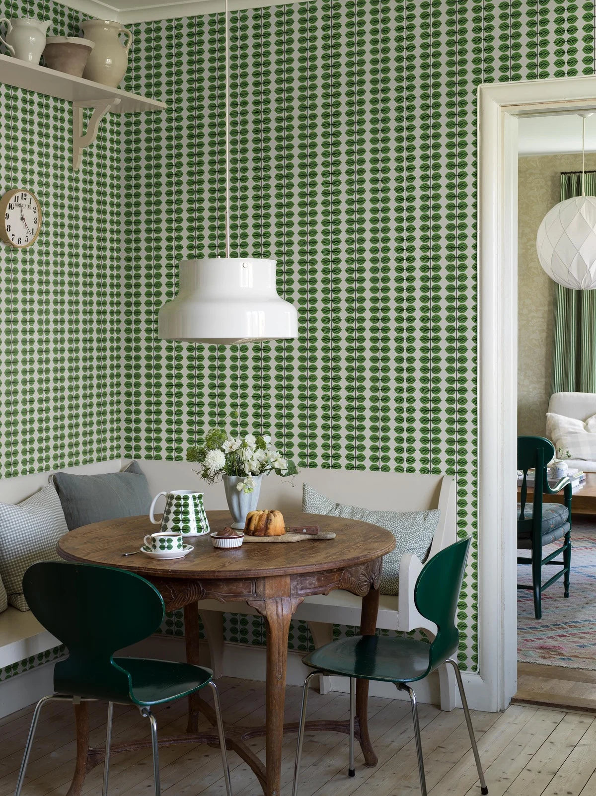 Tapeta z roślinnym wzorem liści BERSÅ biały z zielonym