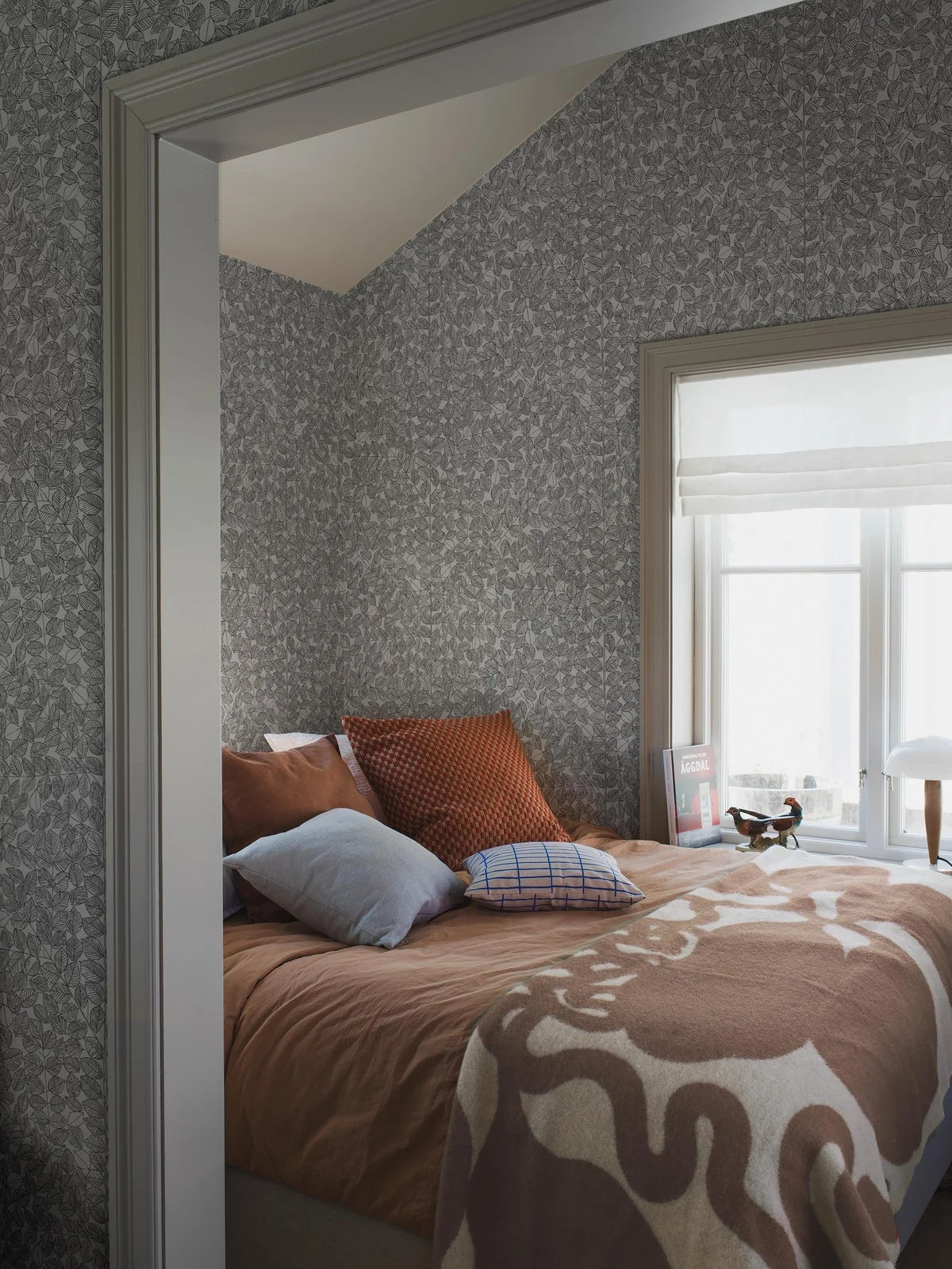 ROMANS Gray Leaf Pattern Wallpaper