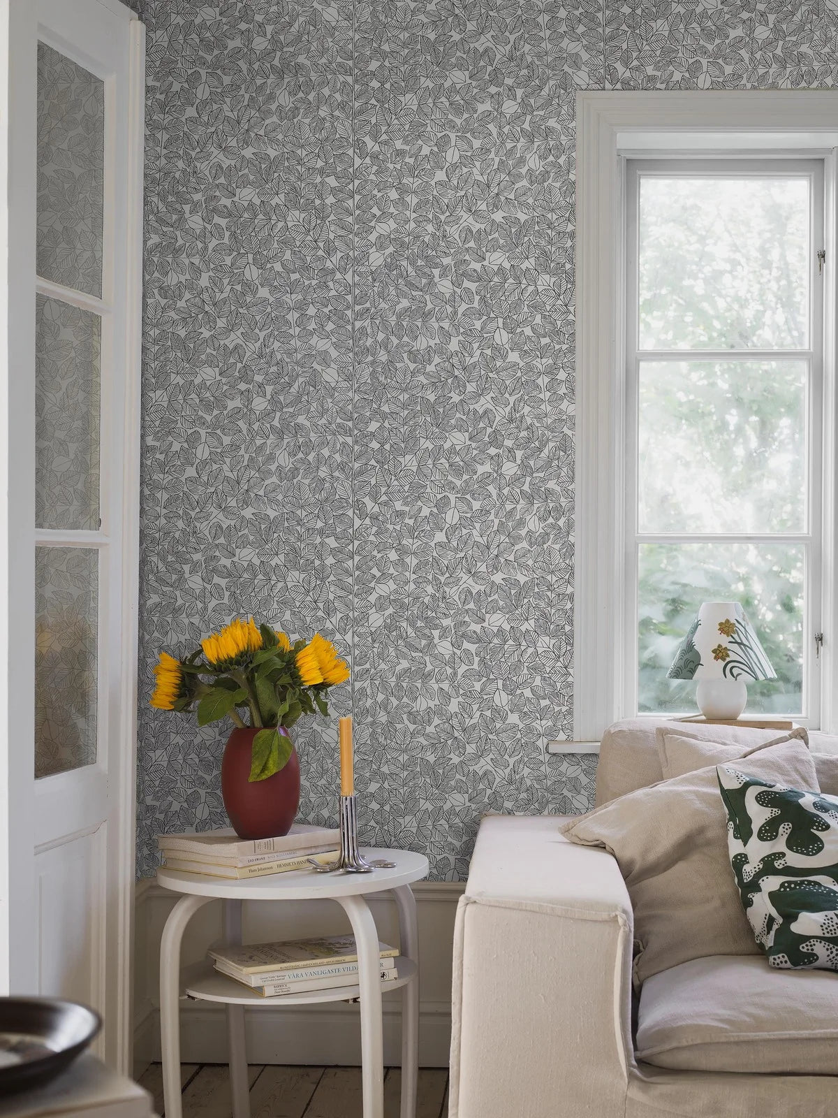 Tapeta s rastlinným vzorom listov ROMANS šedá