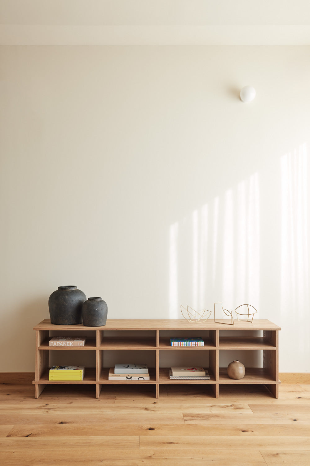 Televízna skrinka INARI dýha dubová