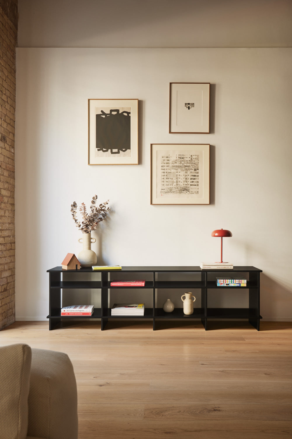 Televízna skrinka INARI čierna