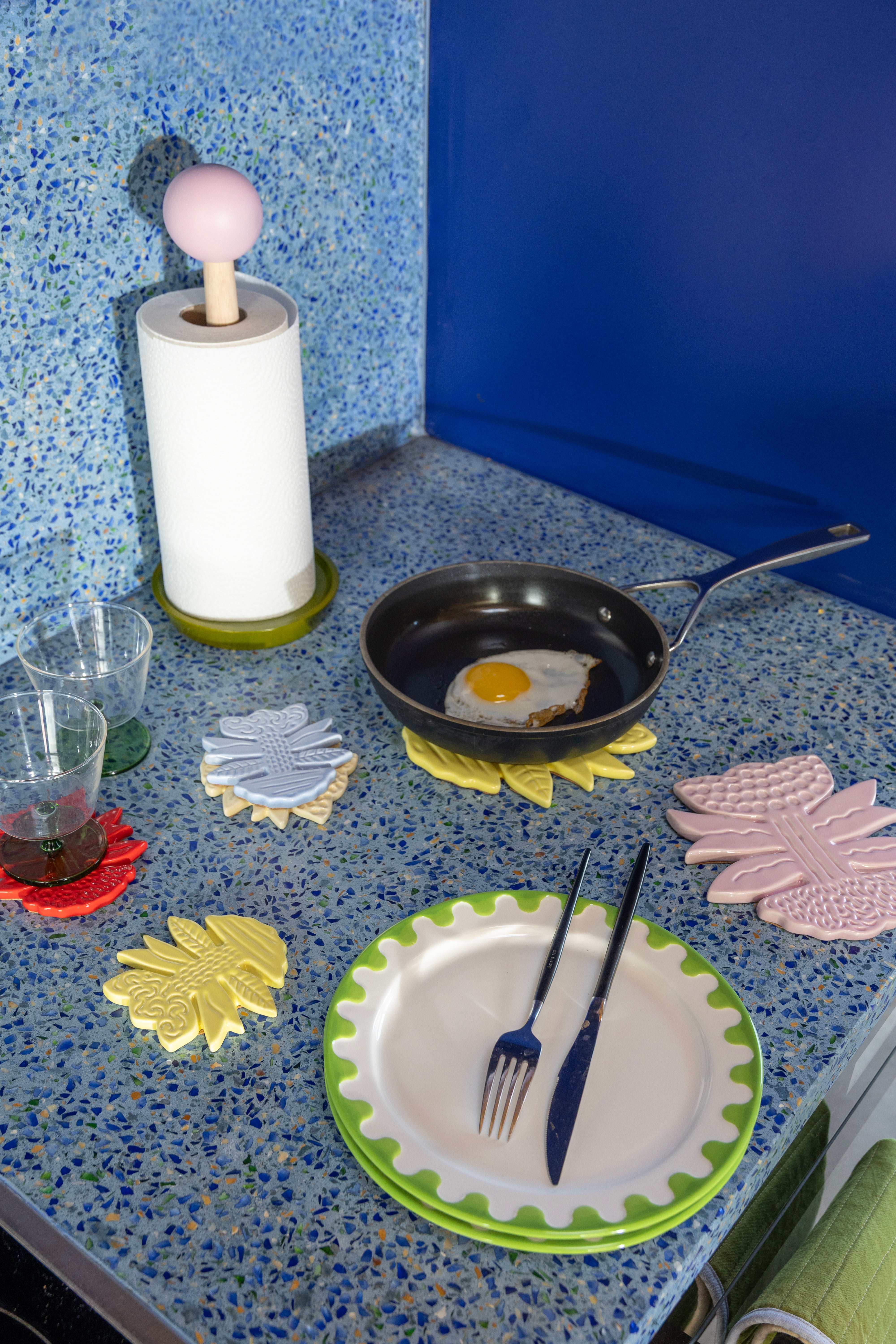 Súprava raňajkových tanierov FOLK biela s modrou a zelenou