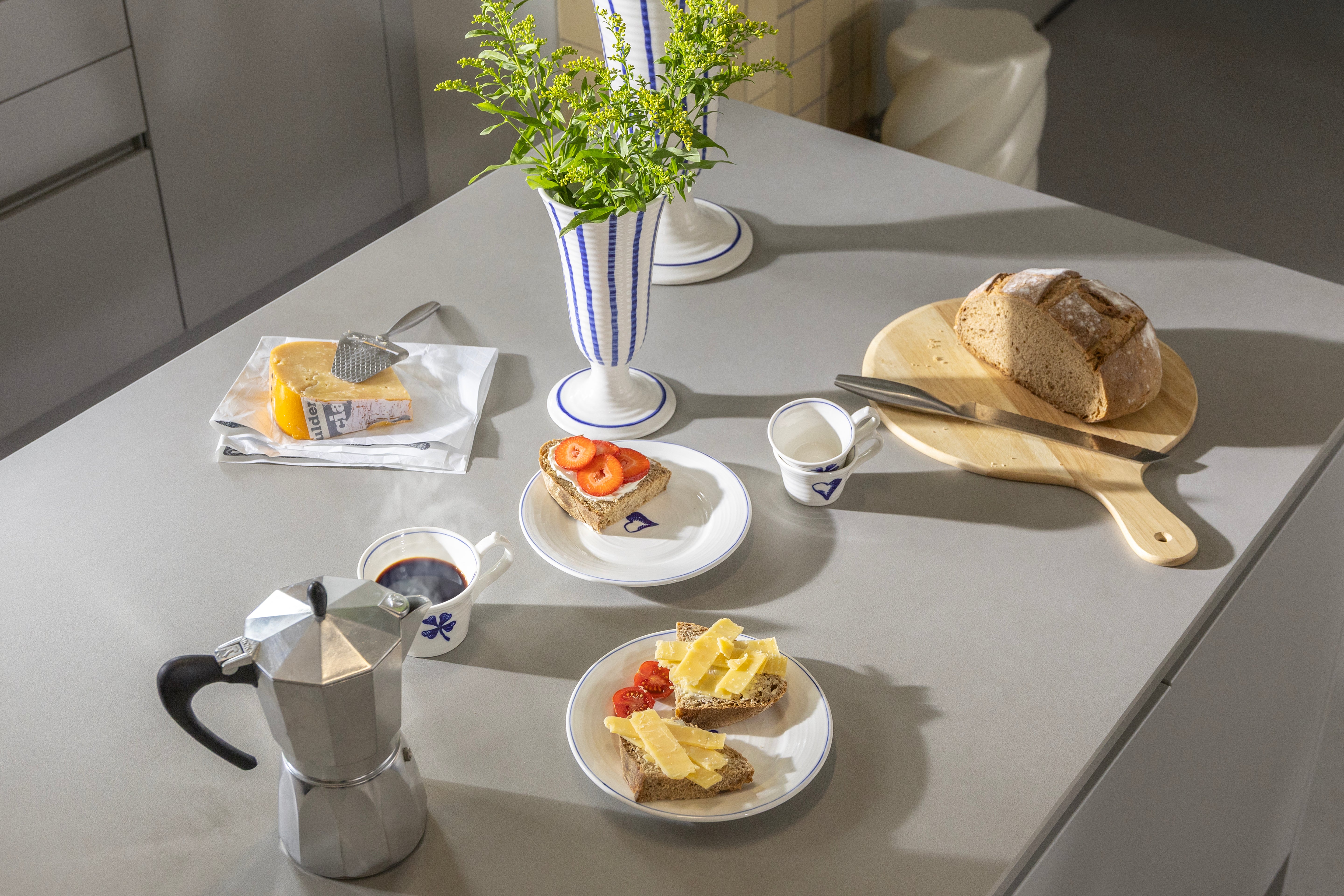 Súprava tanierov ANOUK HEART biela s modrou