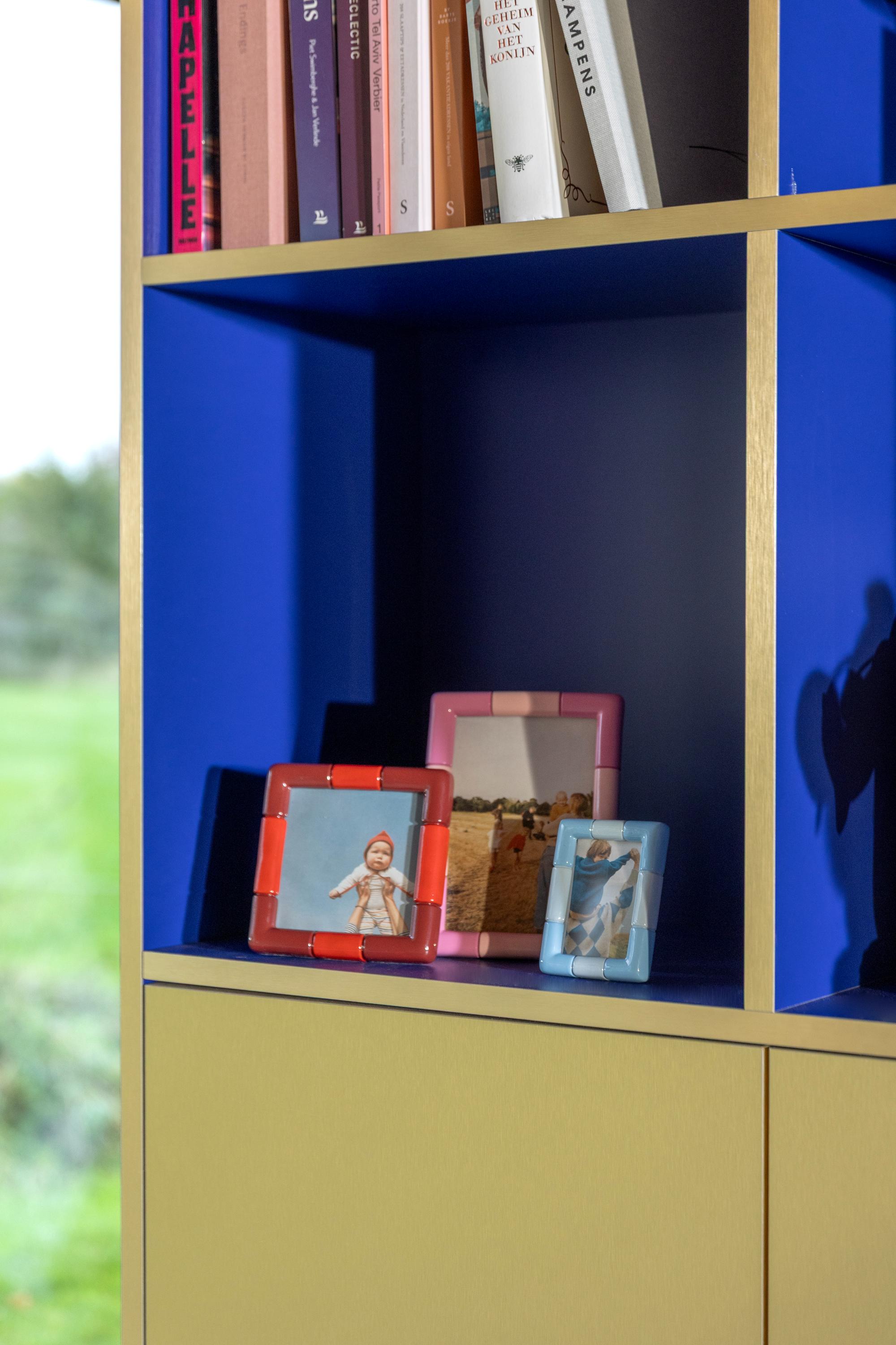 RIFT SQUARE burgundy photo frame with red