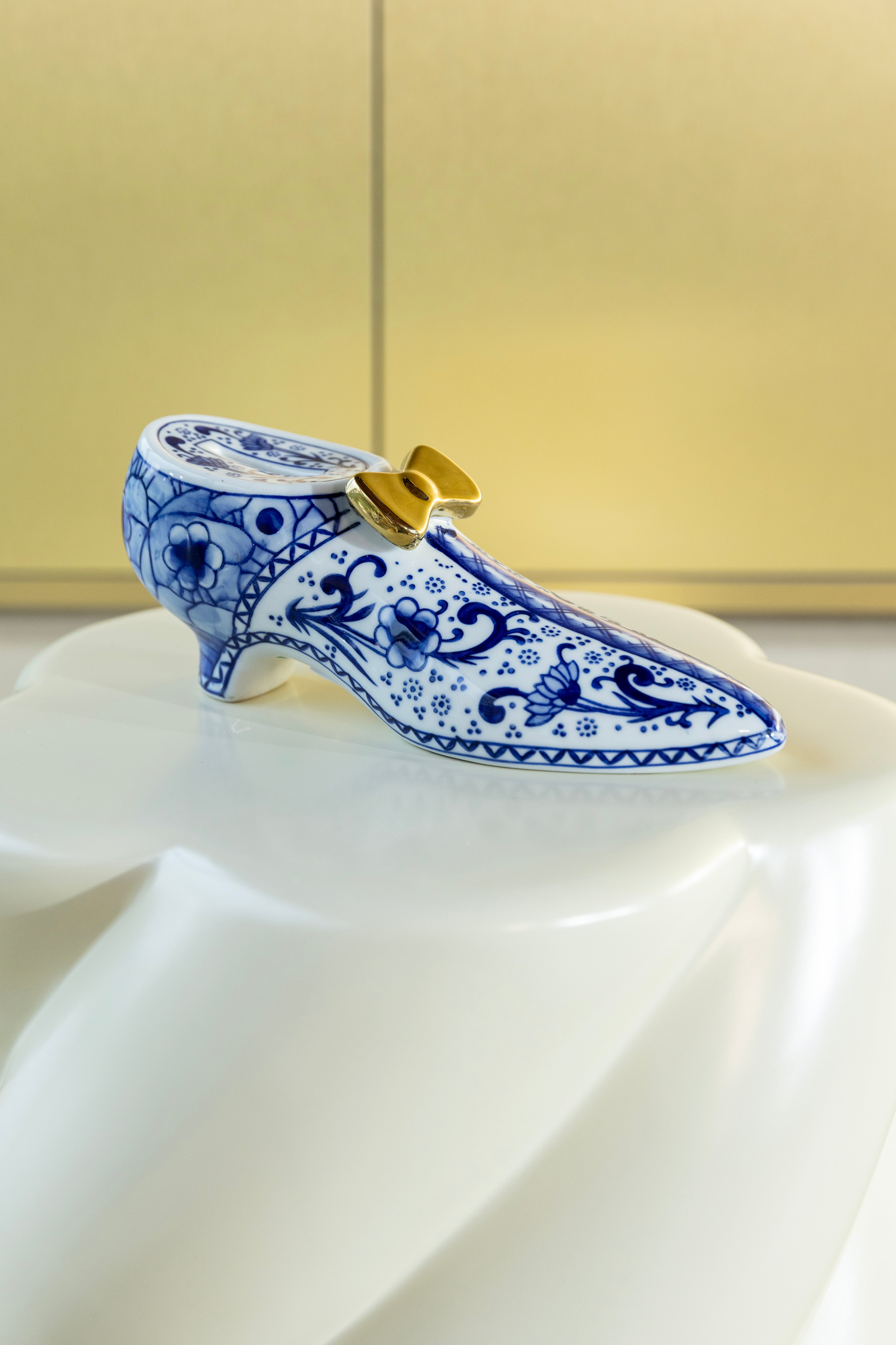 Skarbonka DELFTWARE SHOE biela s modrou