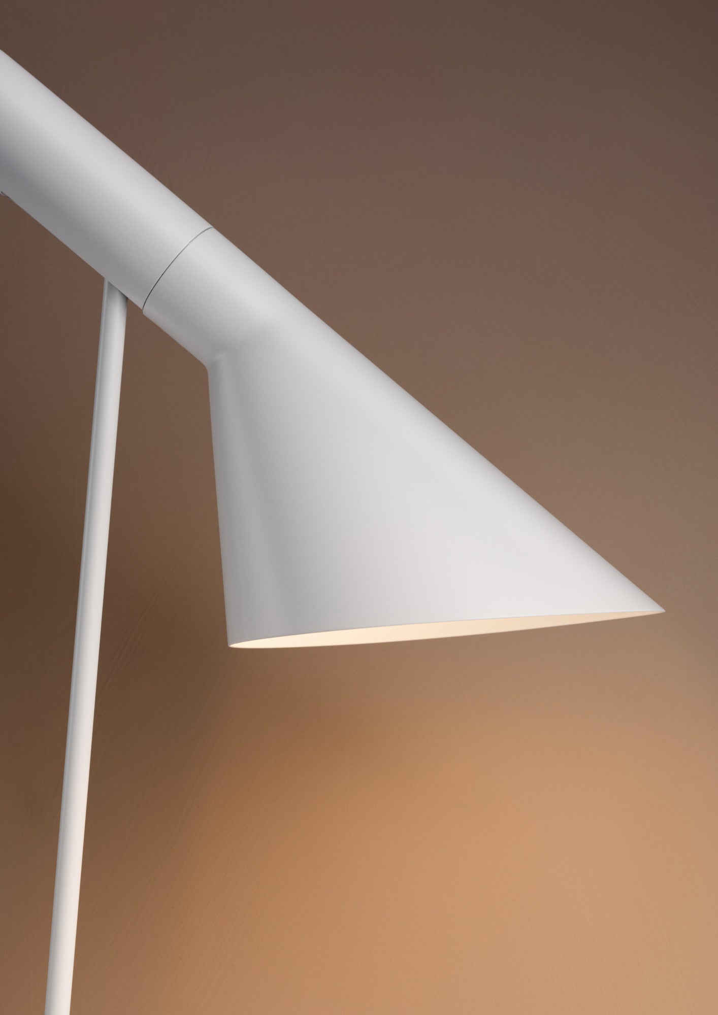 Lampa stołowa AJ biały